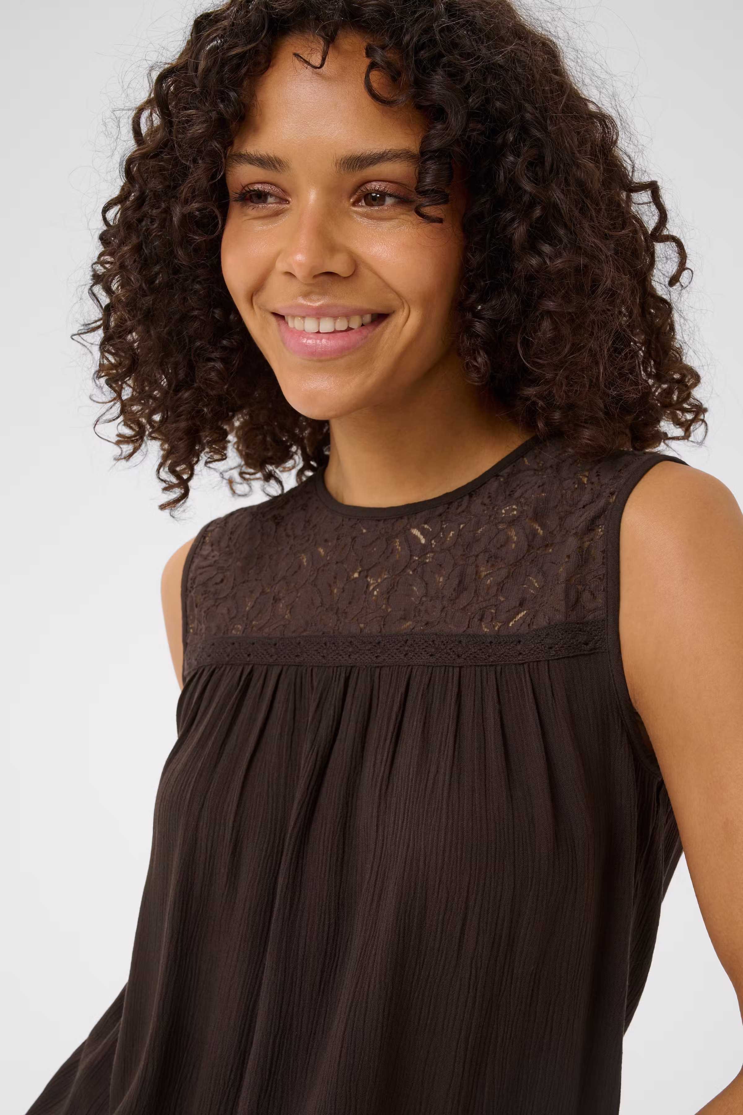 KAmeredith Bluse LOOKBOOK DETAIL 10512420-190915