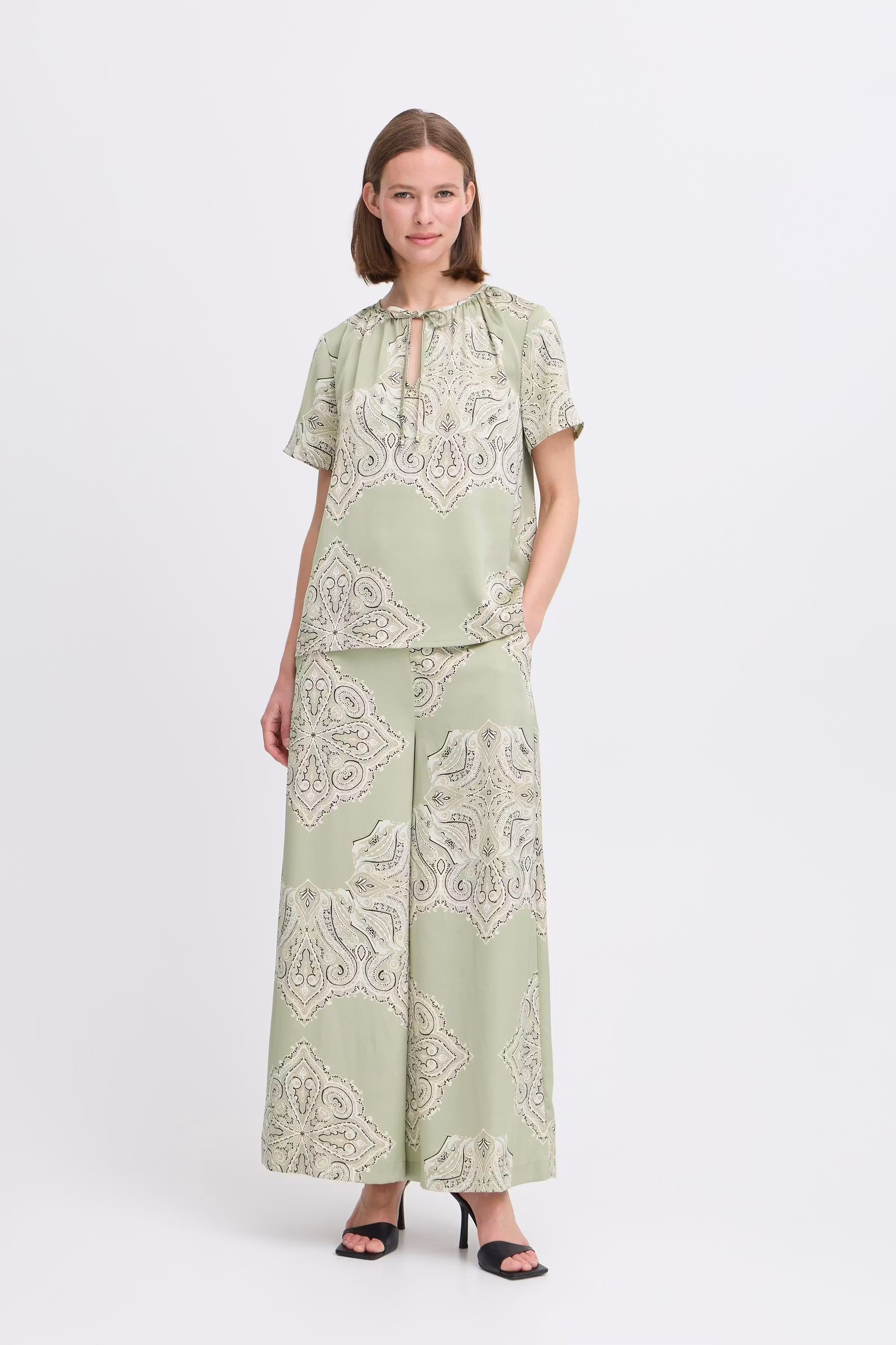 BYJANNIKE Blus LOOKBOOK FRONT 20816807-204738