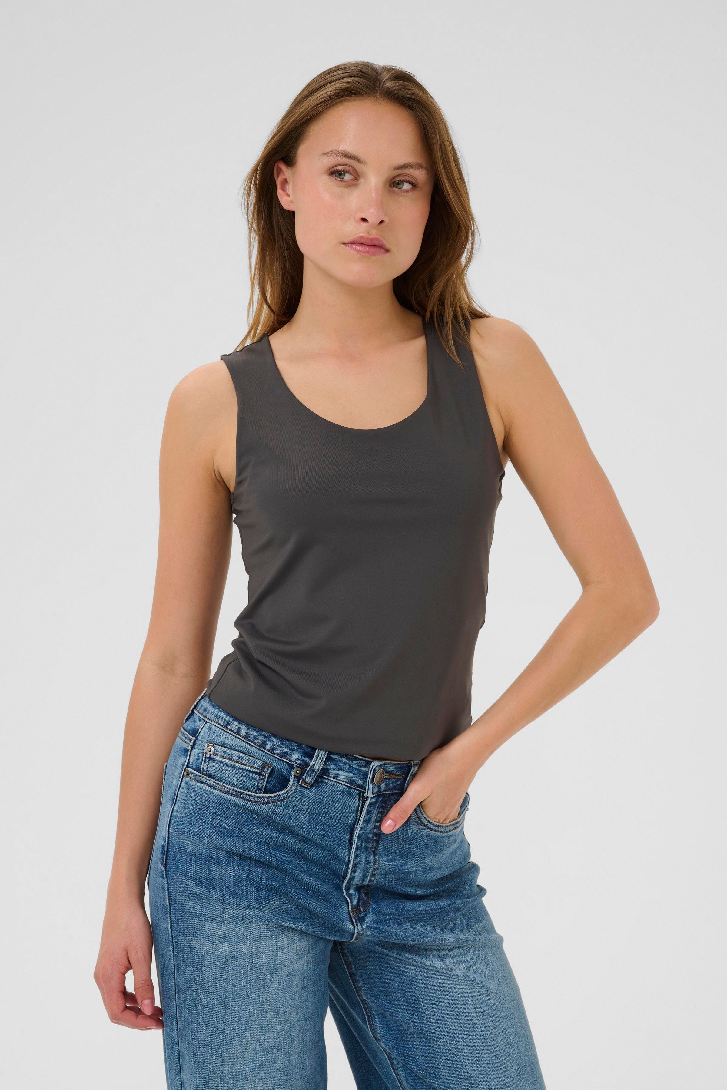 KAarina Top LOOKBOOK FRONT 10510692-190205