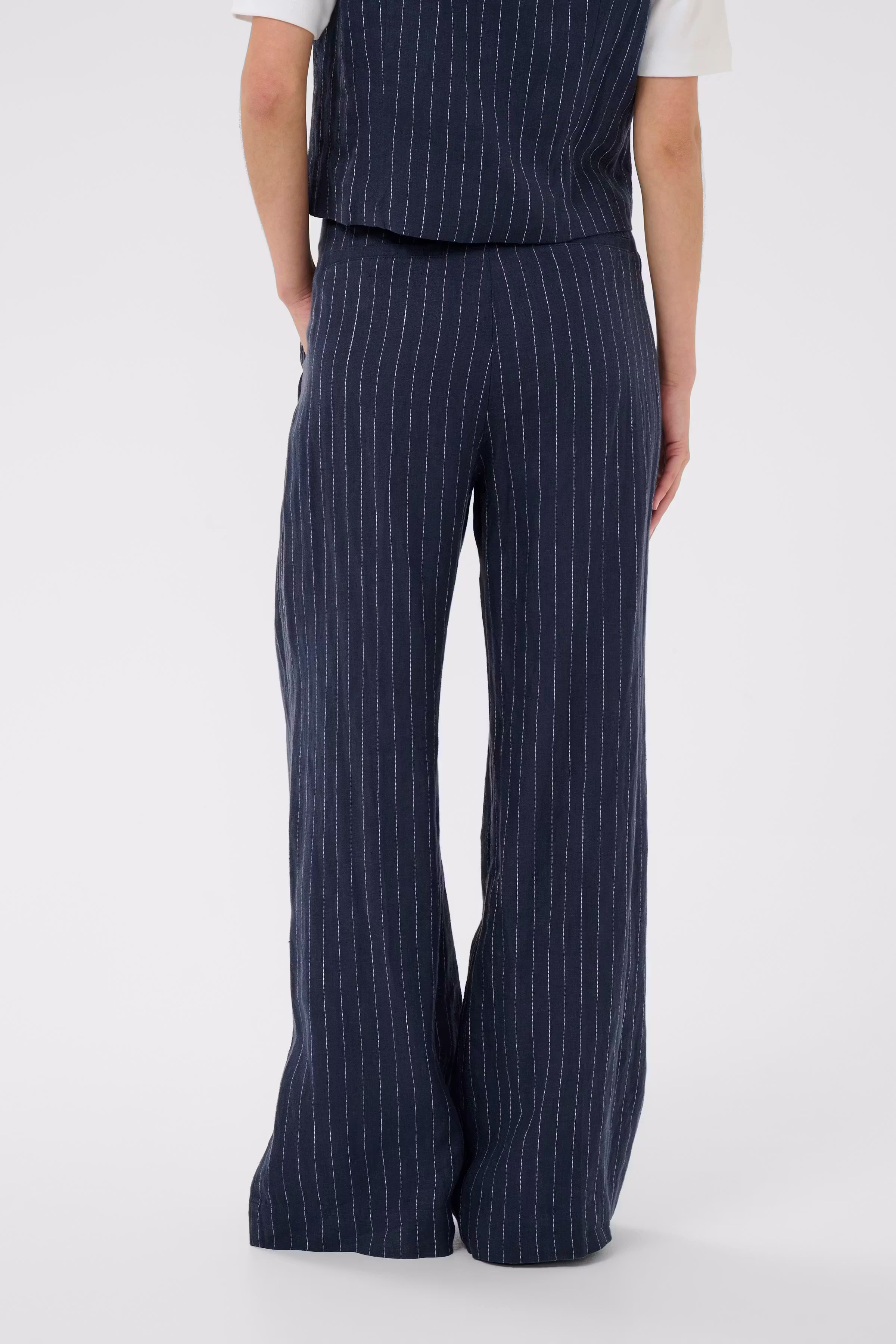 AliyaPW Hose LOOKBOOK BACK 30310443-304797
