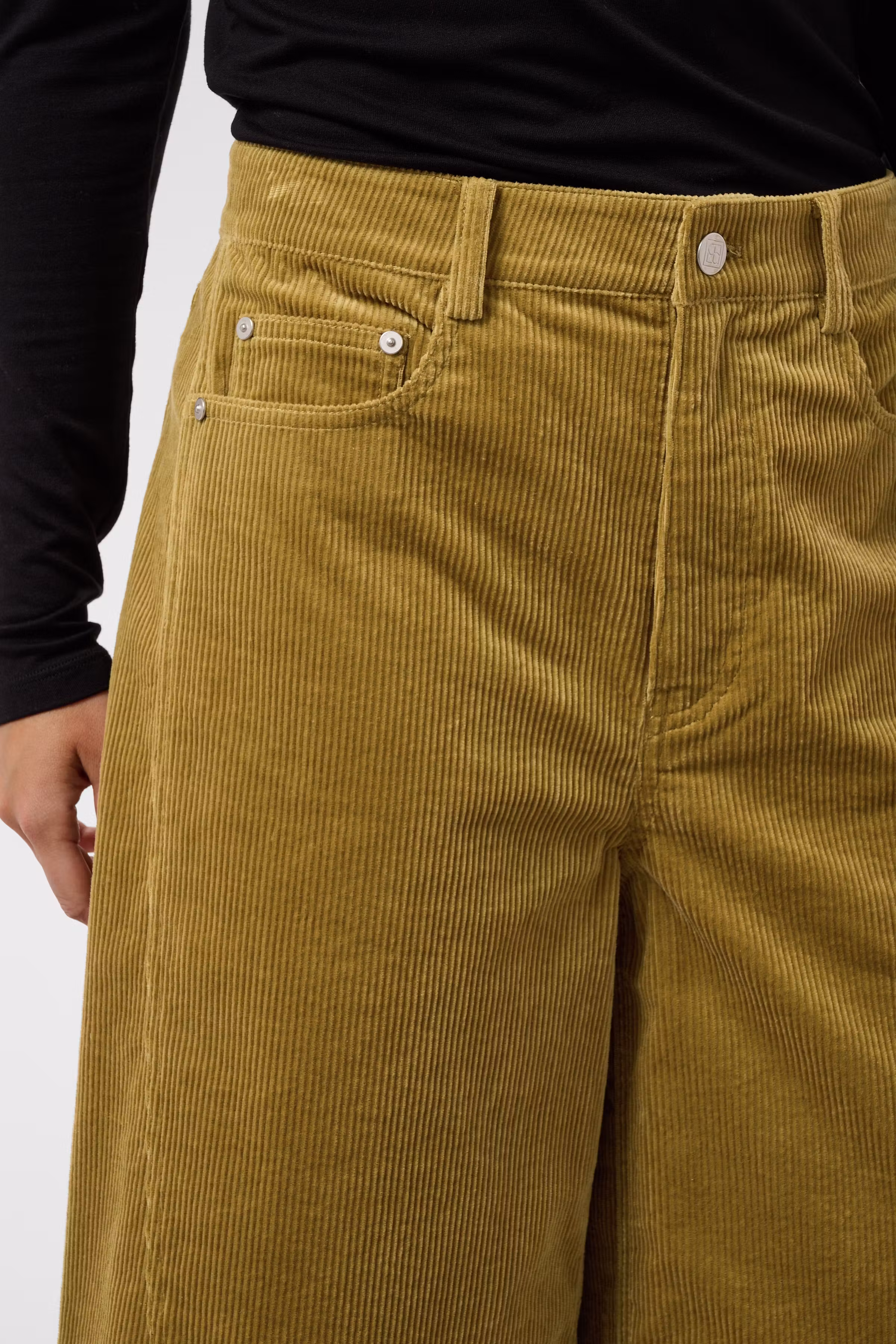 SLKamet Shorts LOOKBOOK DETAIL 30409485-170929