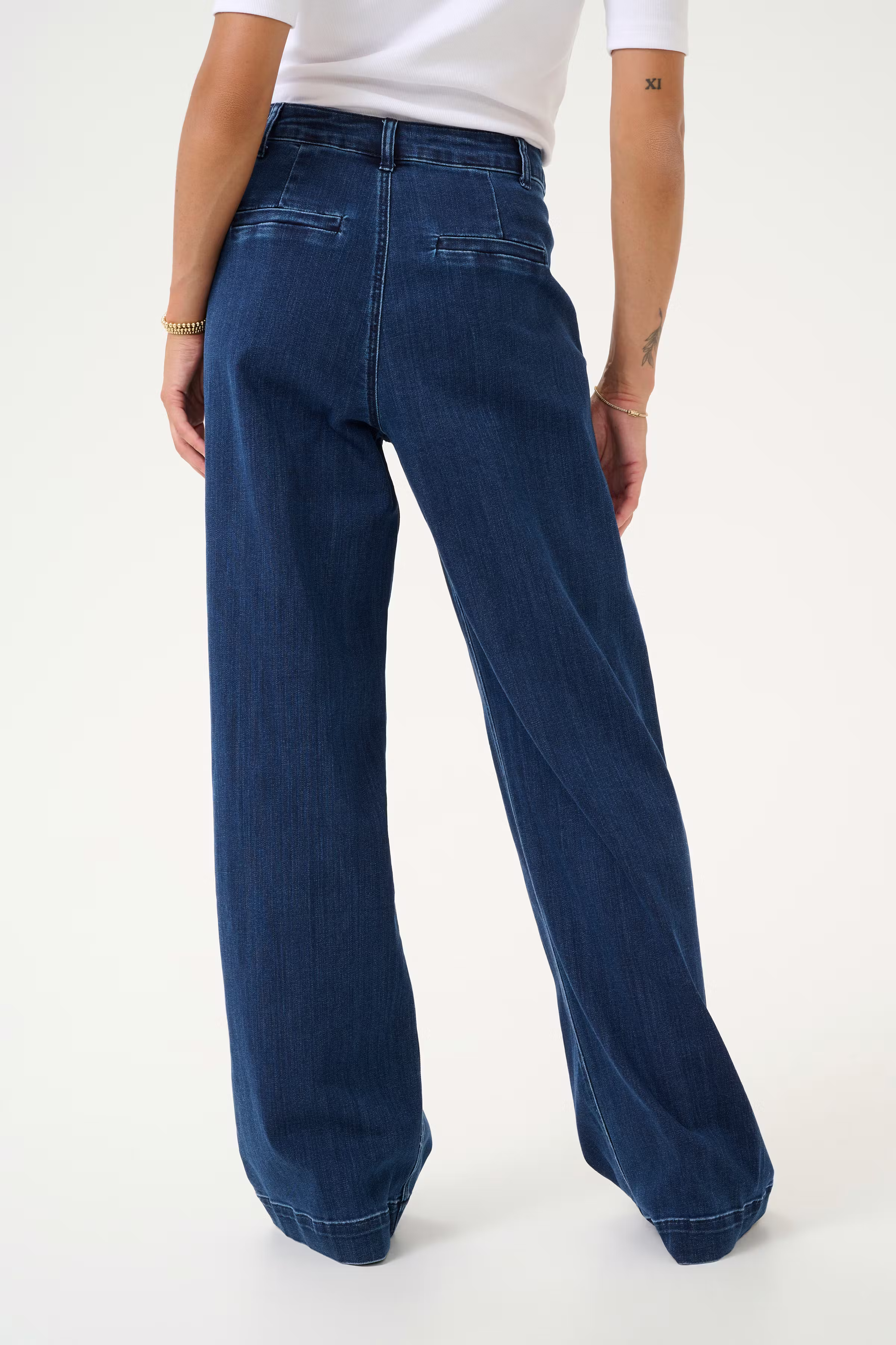 KAlea Wide Jeans LOOKBOOK BACK 10509348-100316