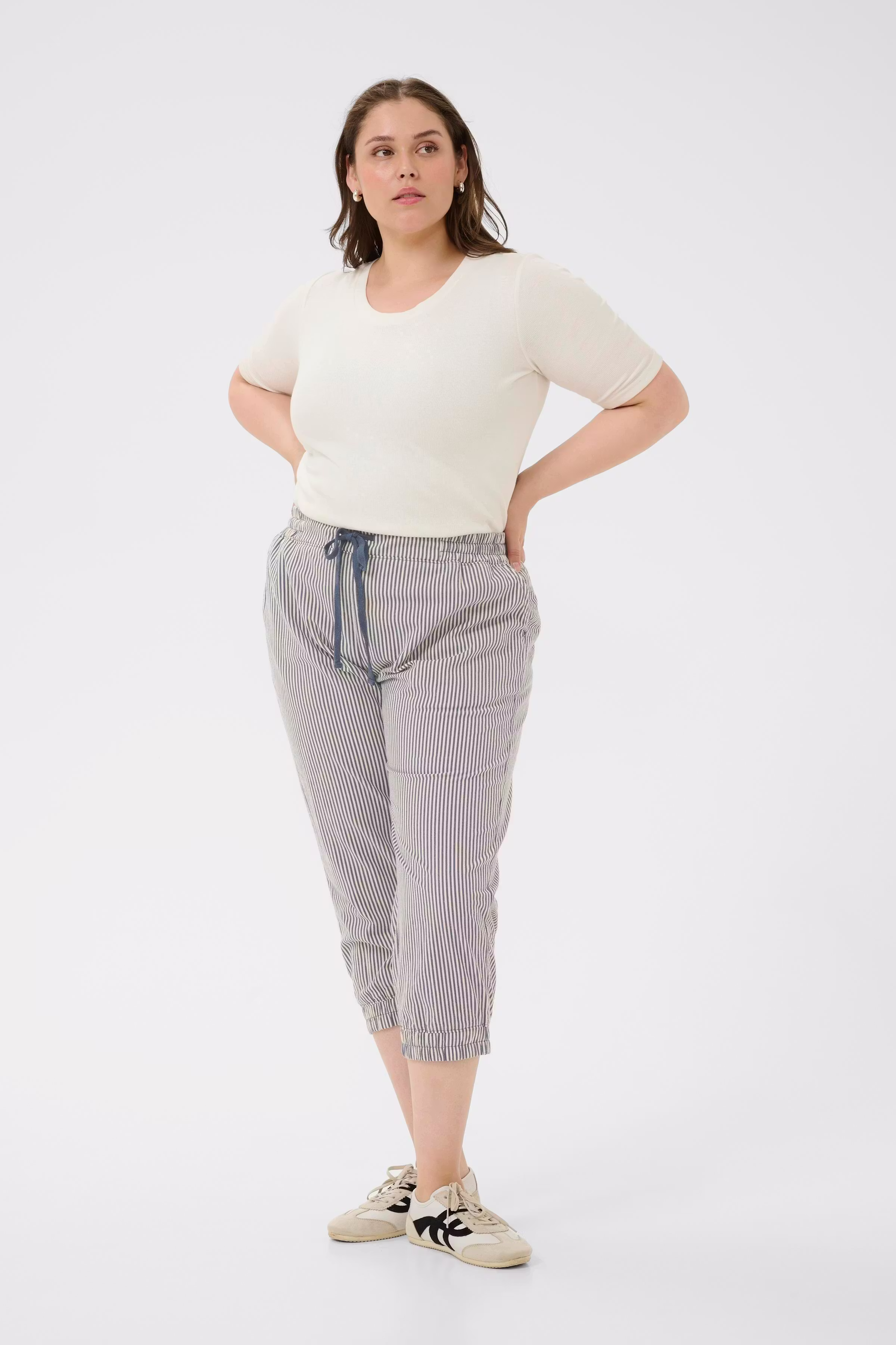 KCnana Hose LOOKBOOK FRONT 10583333-106298