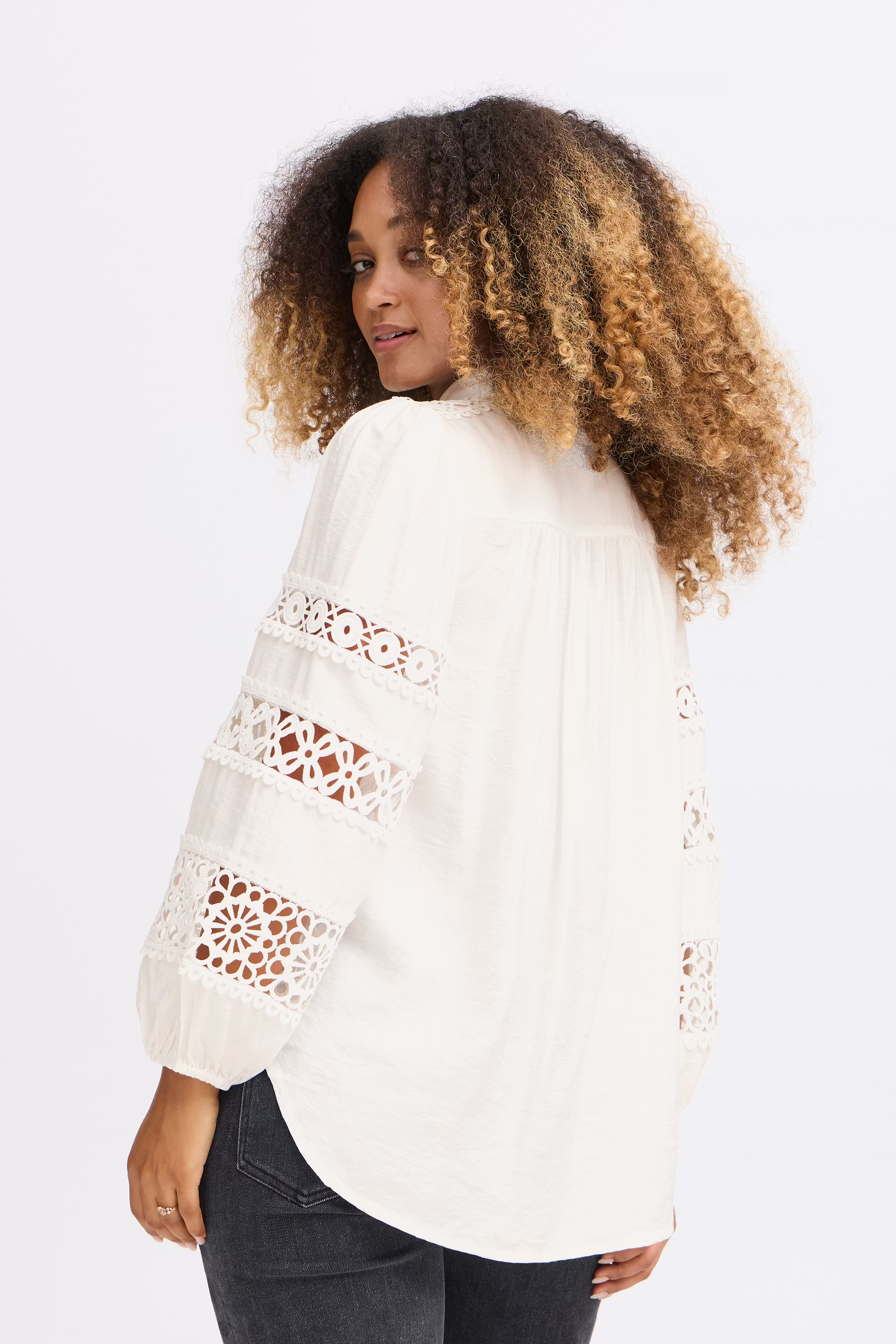 SBBISOU Blouse LOOKBOOK BACK 22100826-110105