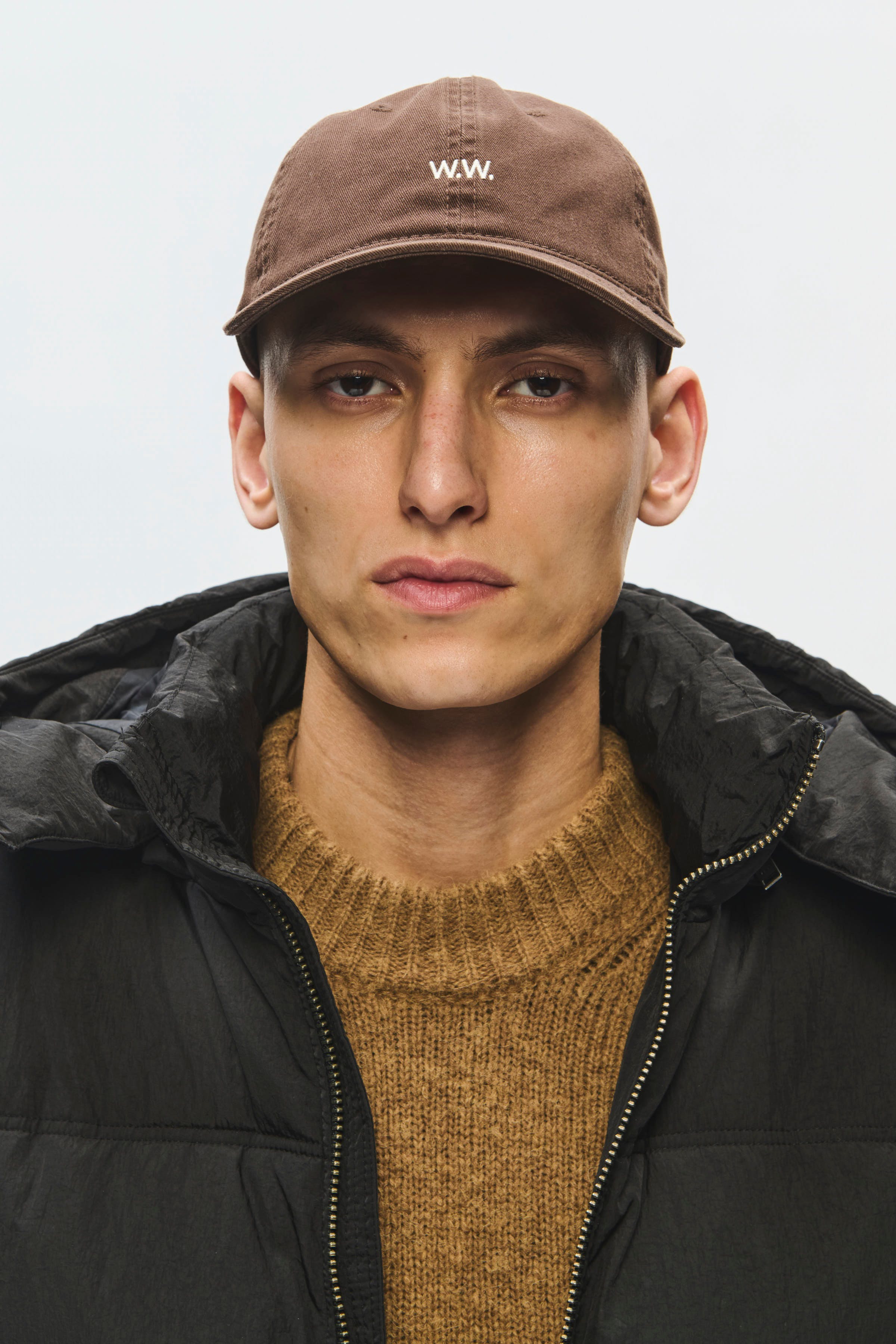 WWLow Caps LOOKBOOK DETAIL 30251367-190840