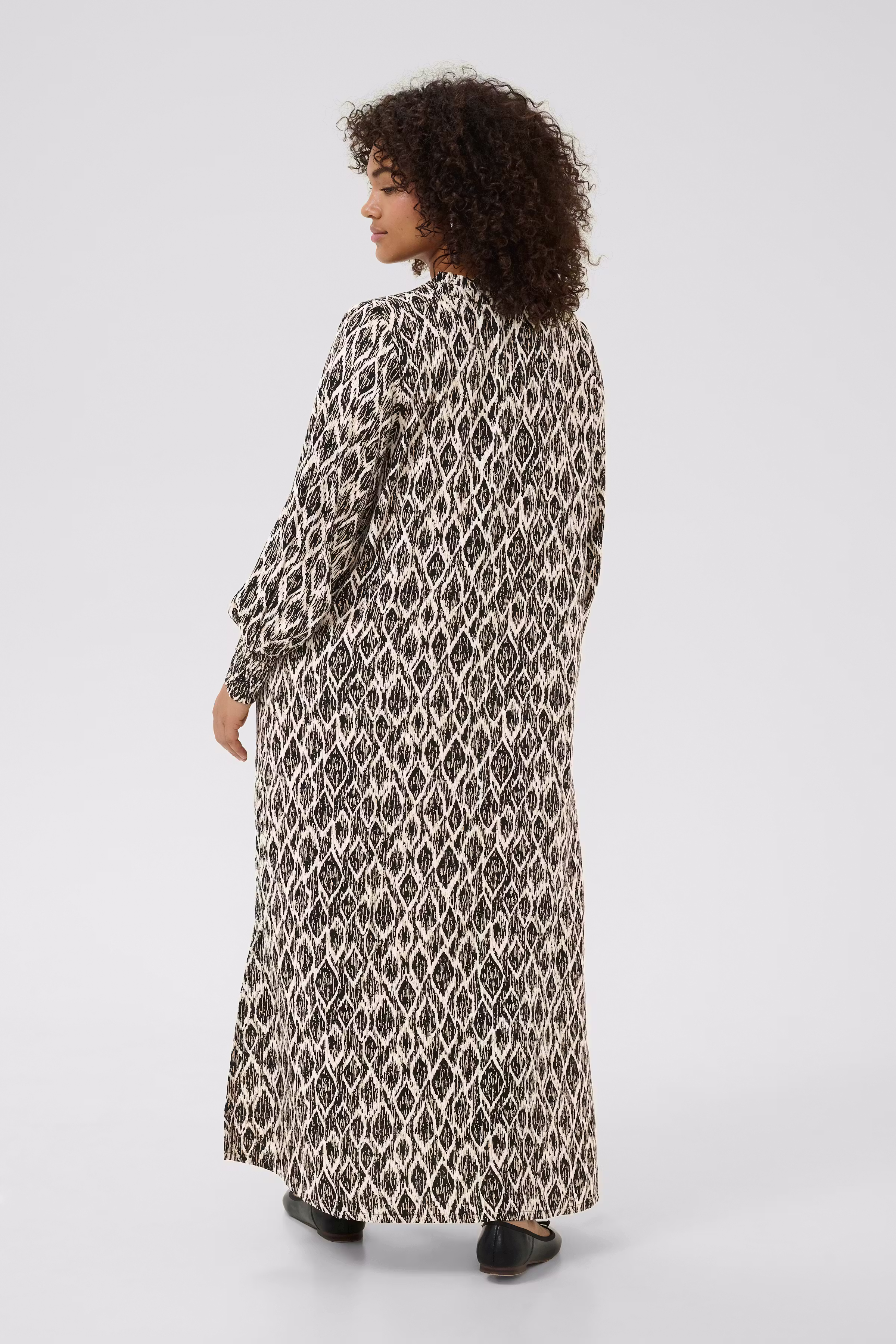 KCverona Kjole LOOKBOOK BACK 10583324-107811