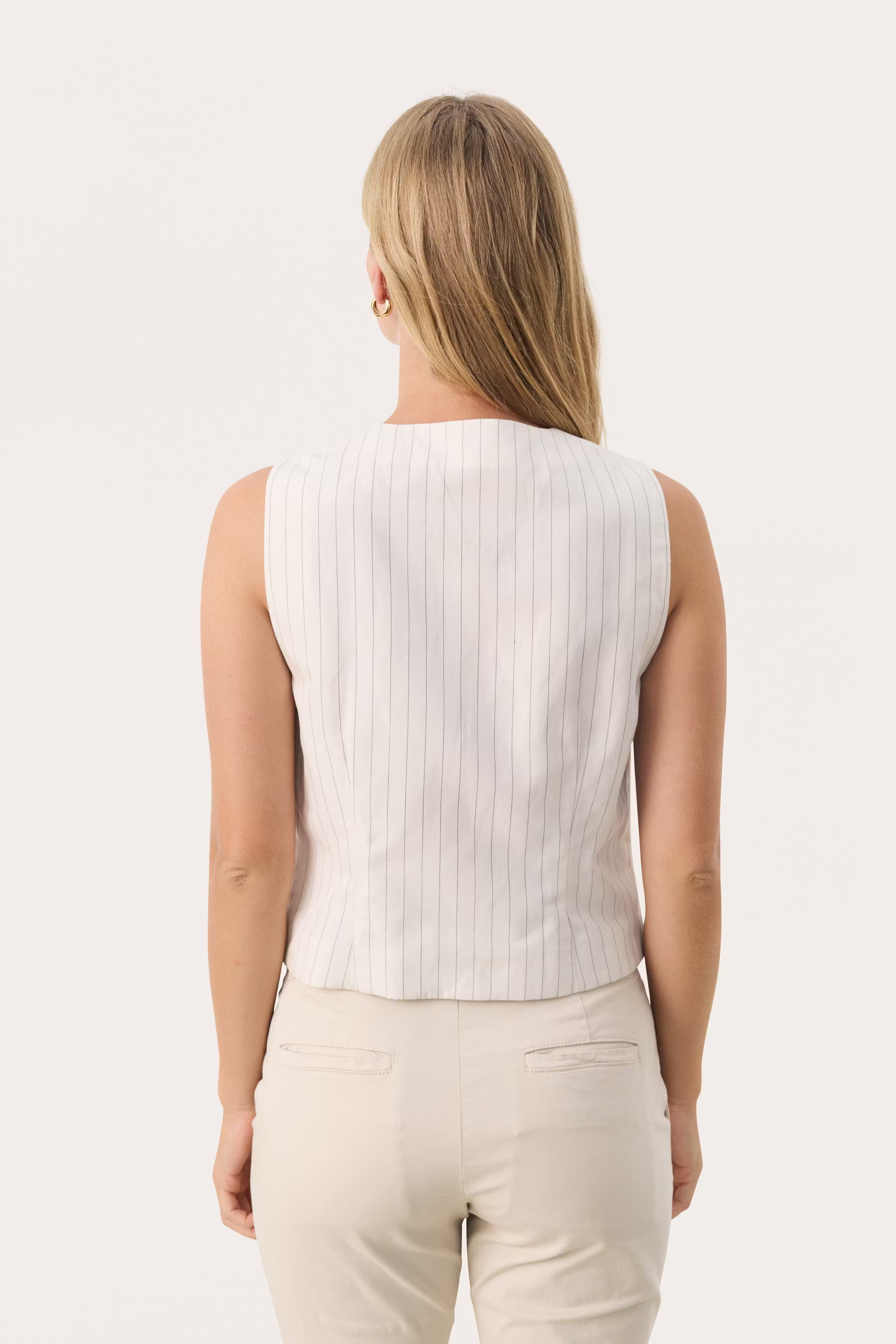 NadhiaPW Waistcoat LOOKBOOK BACK 30309773-303910