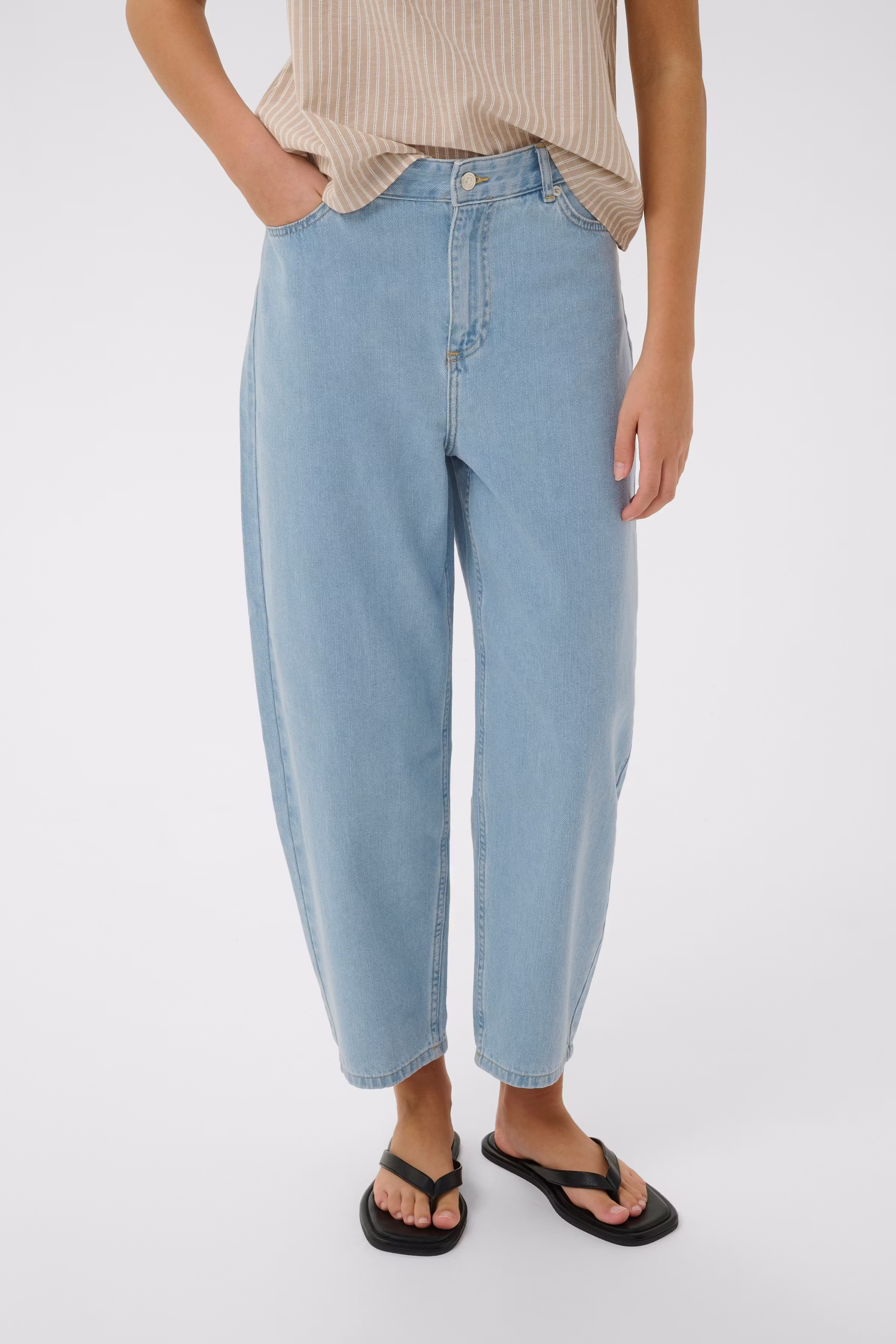 KarfinaIW Barrel Jeans LOOKBOOK FRONT 30111189-302002