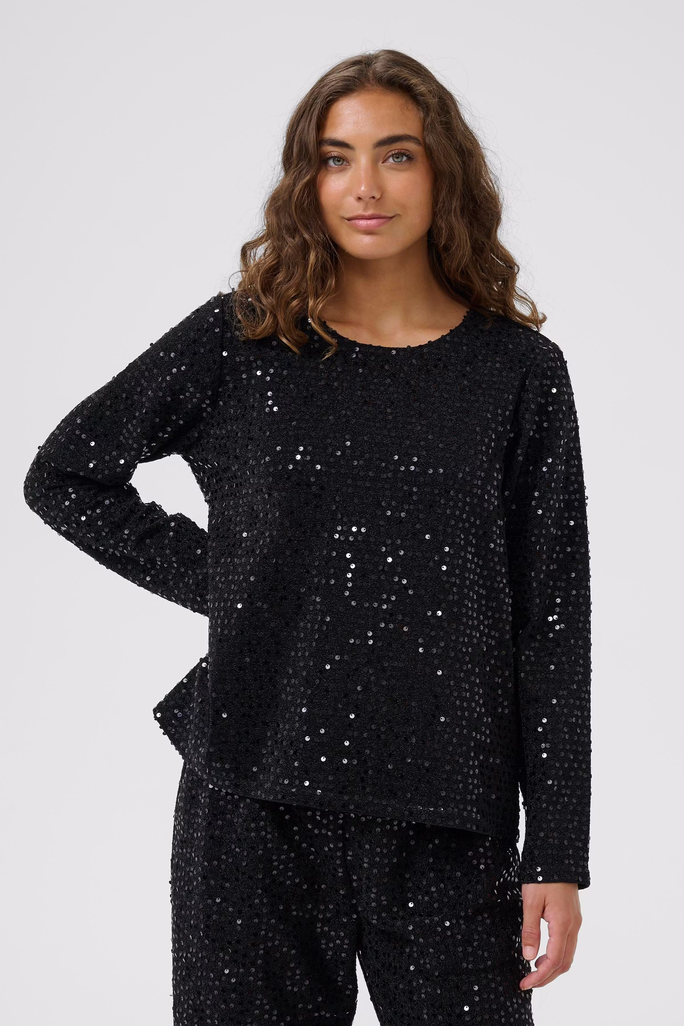 CUbia Paljettblus LOOKBOOK FRONT 50112817-500012