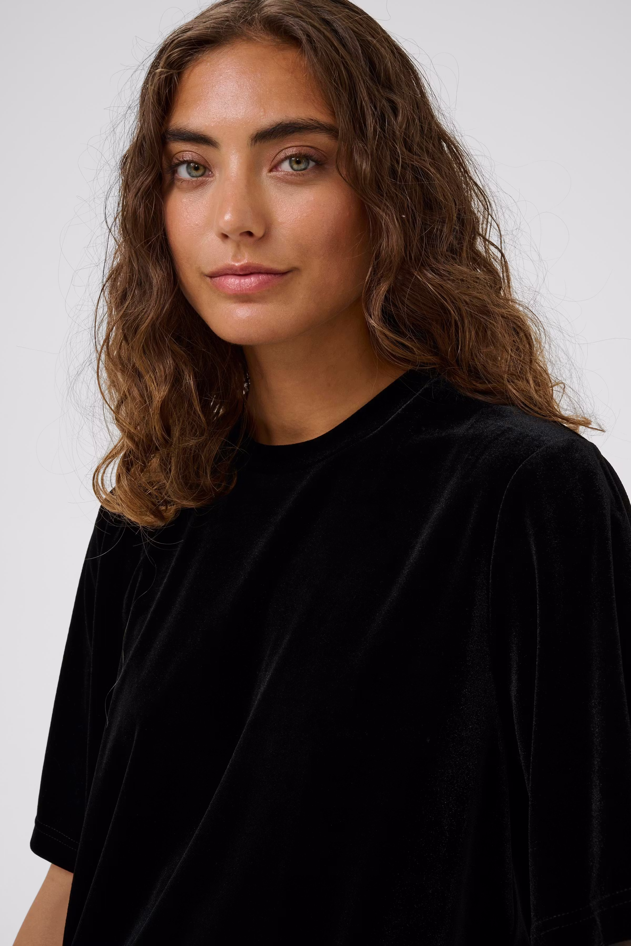 CUzoe Velourkleid LOOKBOOK DETAIL 50112495-500012