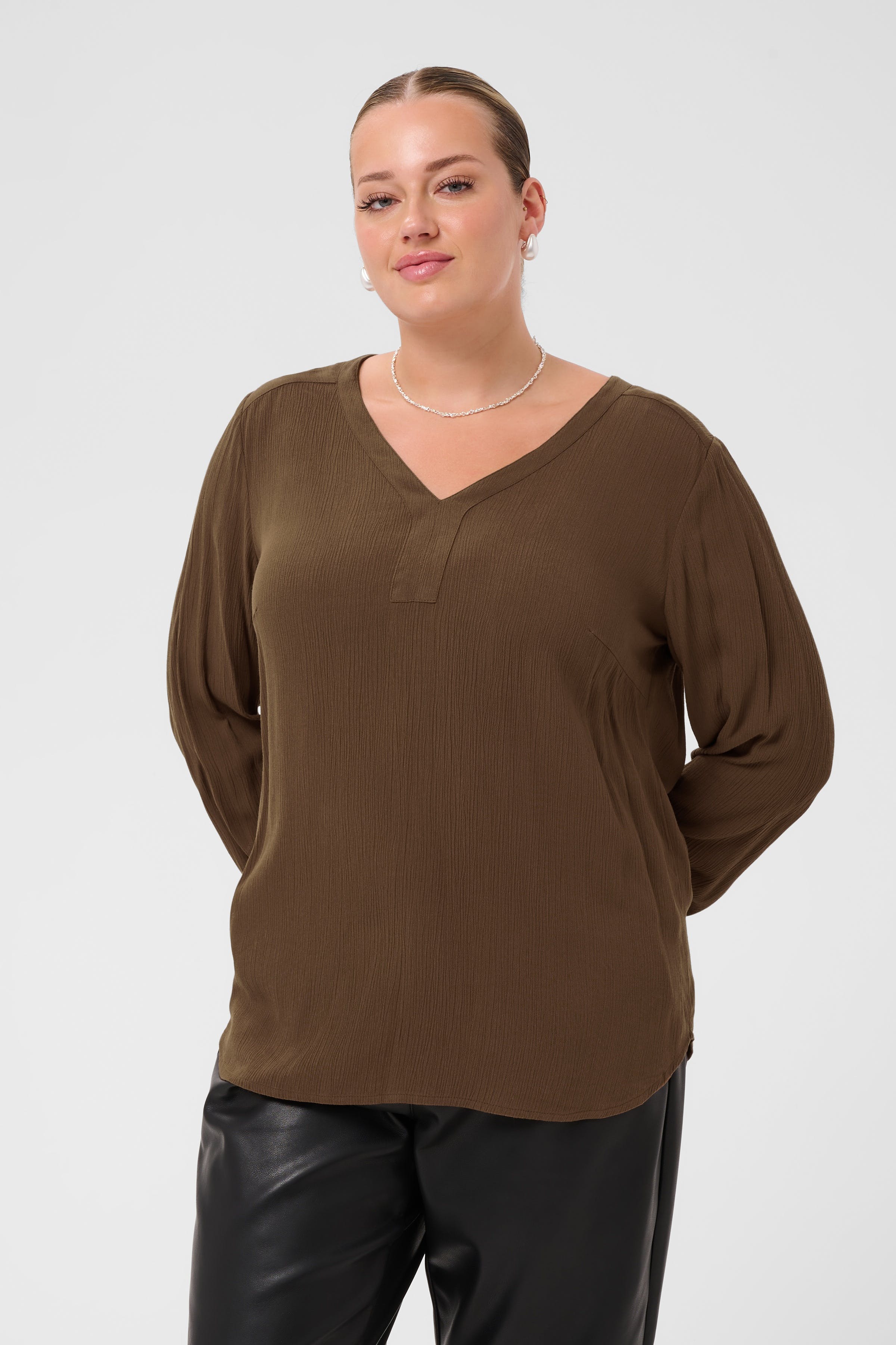 KCami Blouse LOOKBOOK FRONT 10580001-191116
