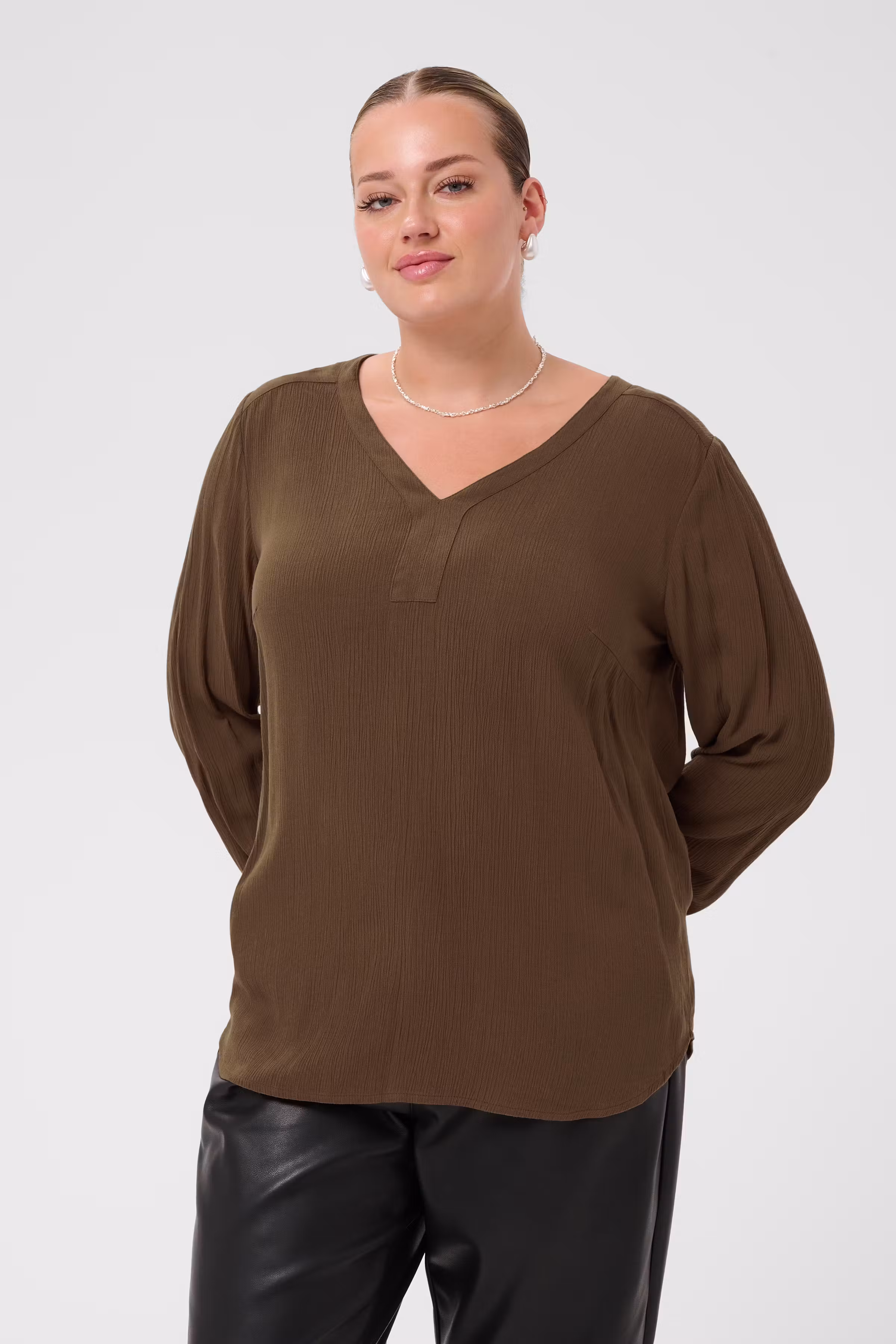KCami Blouse LOOKBOOK FRONT 10580001-191116