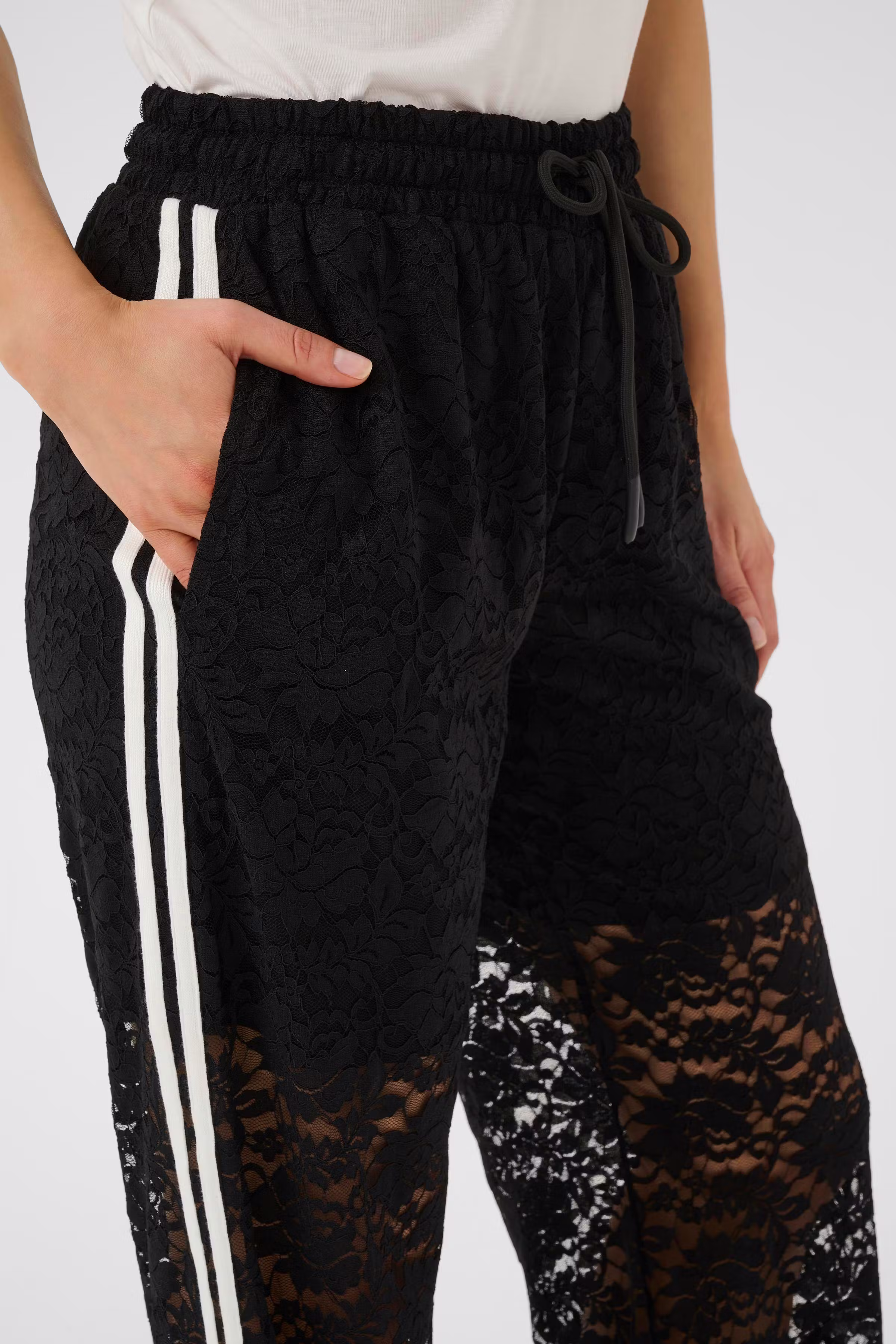 CUkala Sporty blondebukse LOOKBOOK DETAIL 50112903-500012