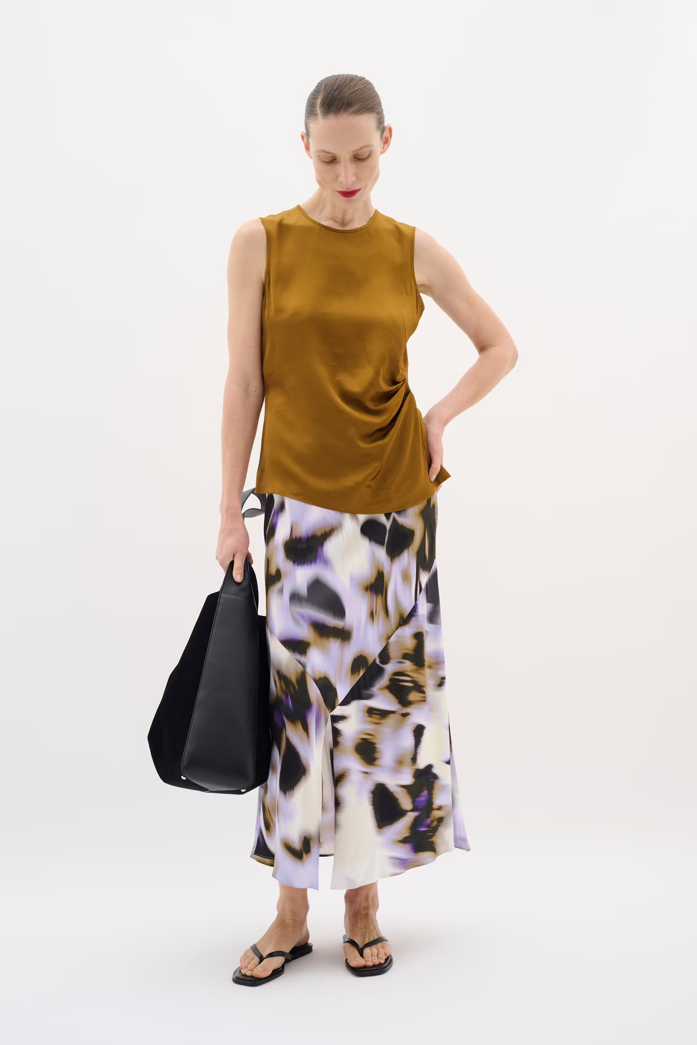 KaylaIW Top LOOKBOOK FRONT 30110549-180840