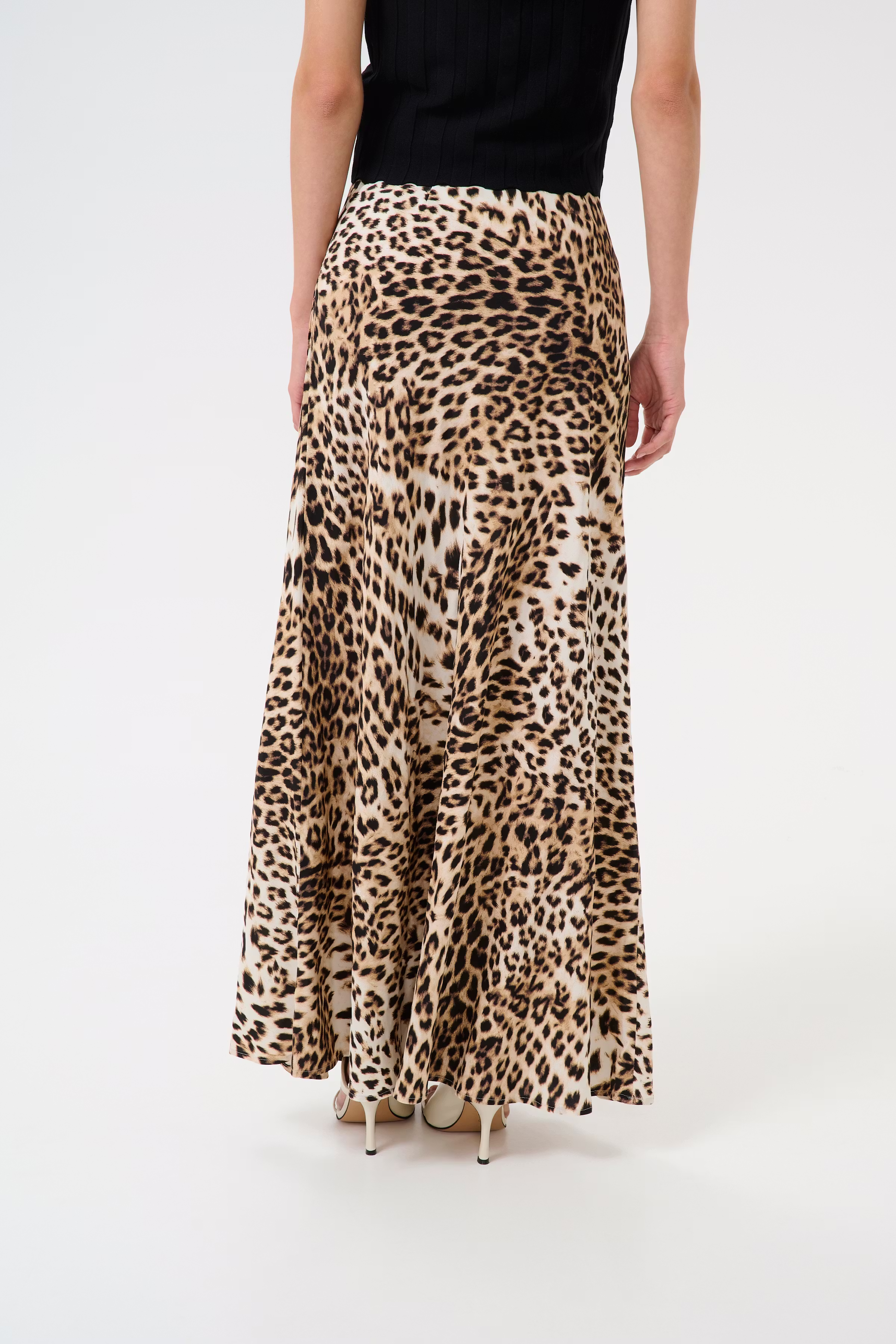 GZgeopa Skirt LOOKBOOK FRONT 10910259-107683