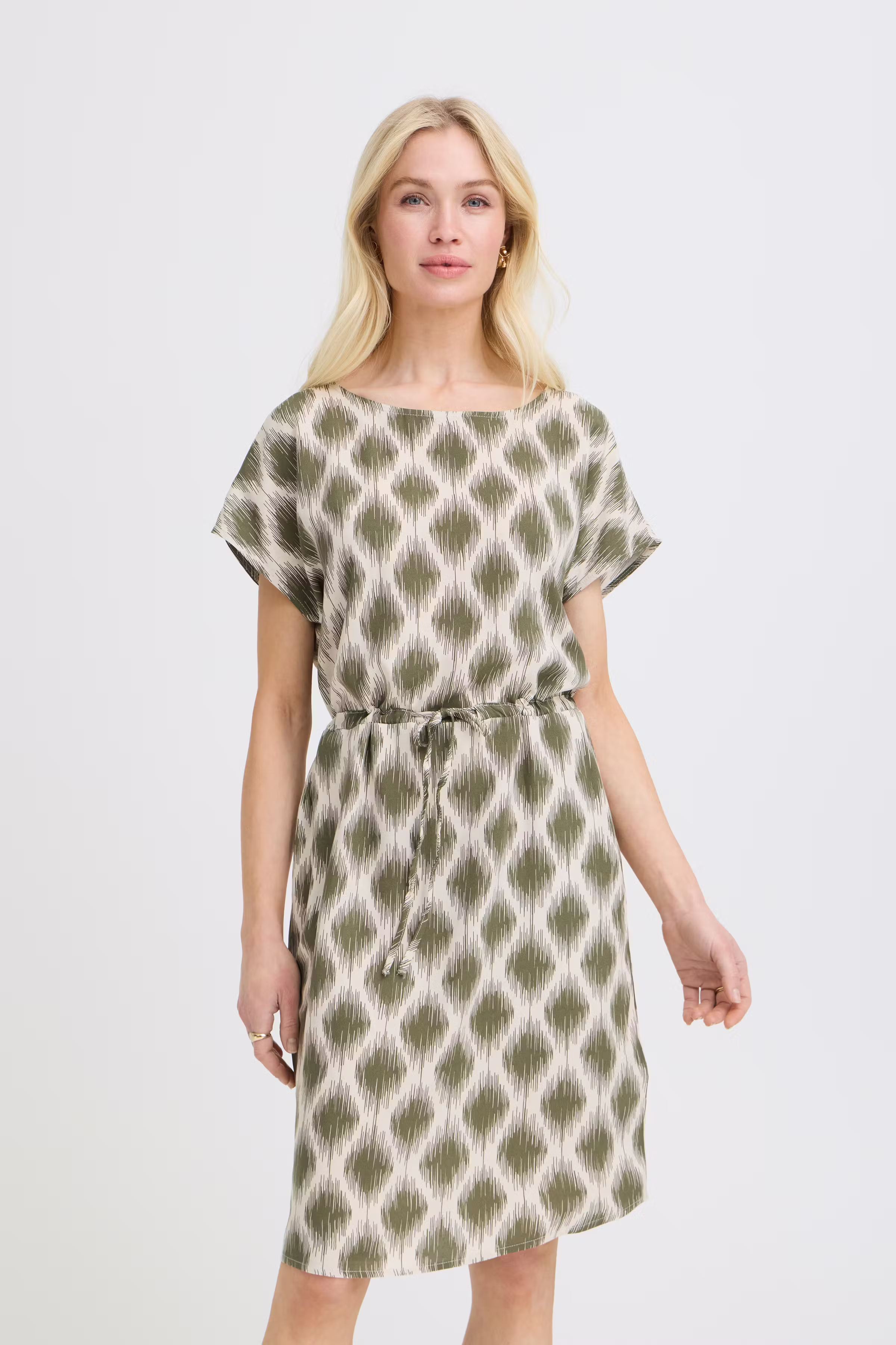 BYMMJOELLA Jurk LOOKBOOK FRONT 20811226-900006746