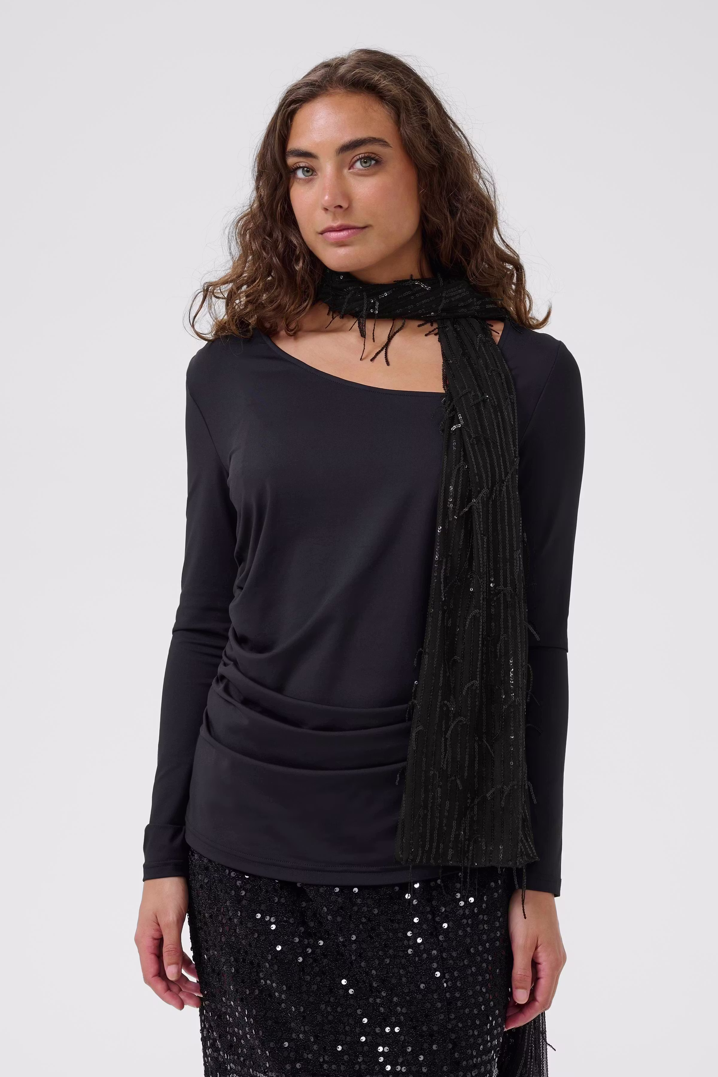 CUbling Paillettørklæde LOOKBOOK FRONT 50112542-500012