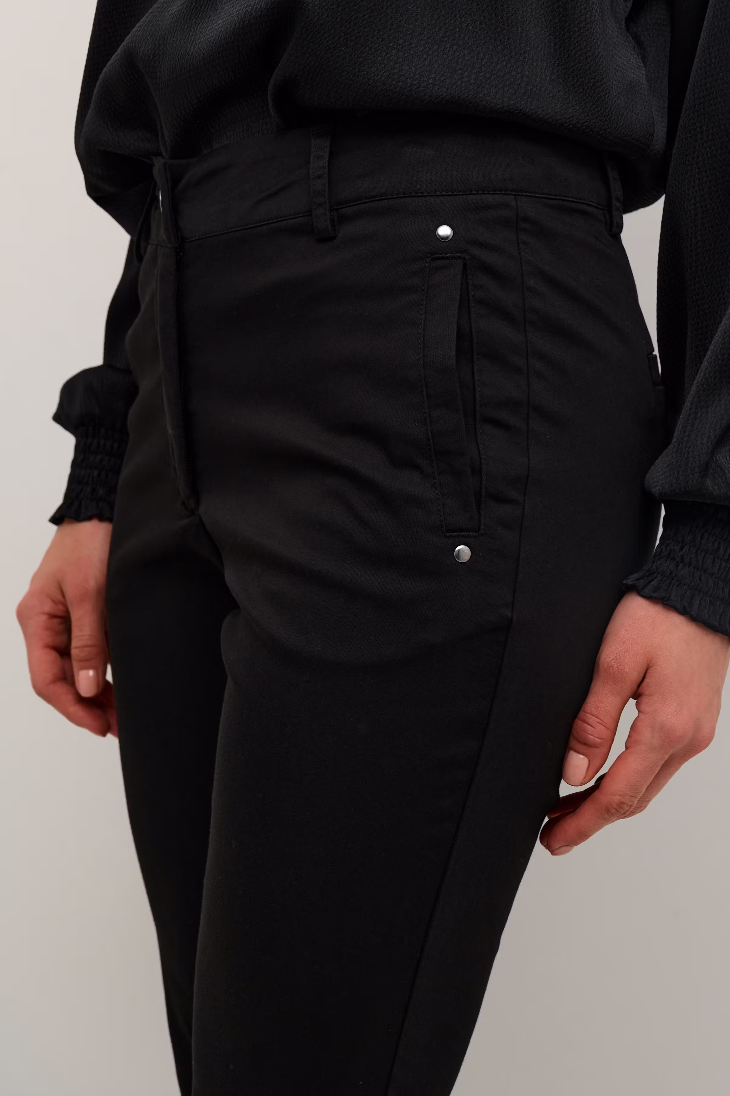 KAlea Trousers LOOKBOOK DETAIL 10508120-100121