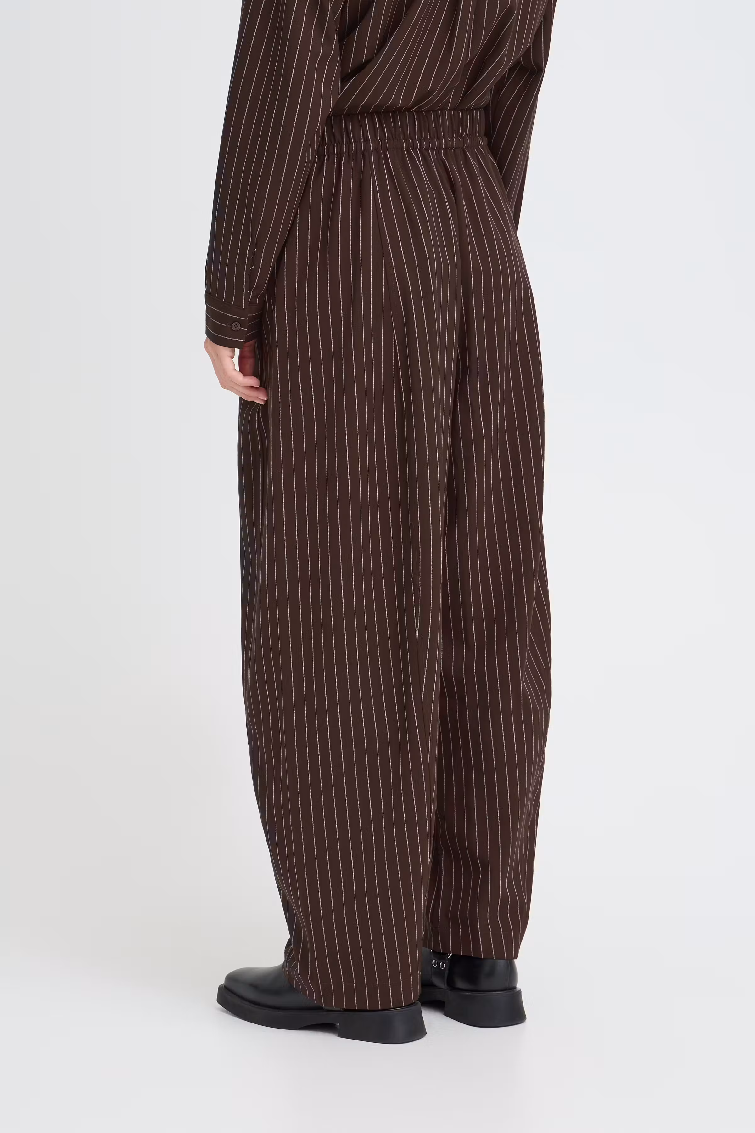 IXTRINE Casual LOOKBOOK BACK 20123490-190915