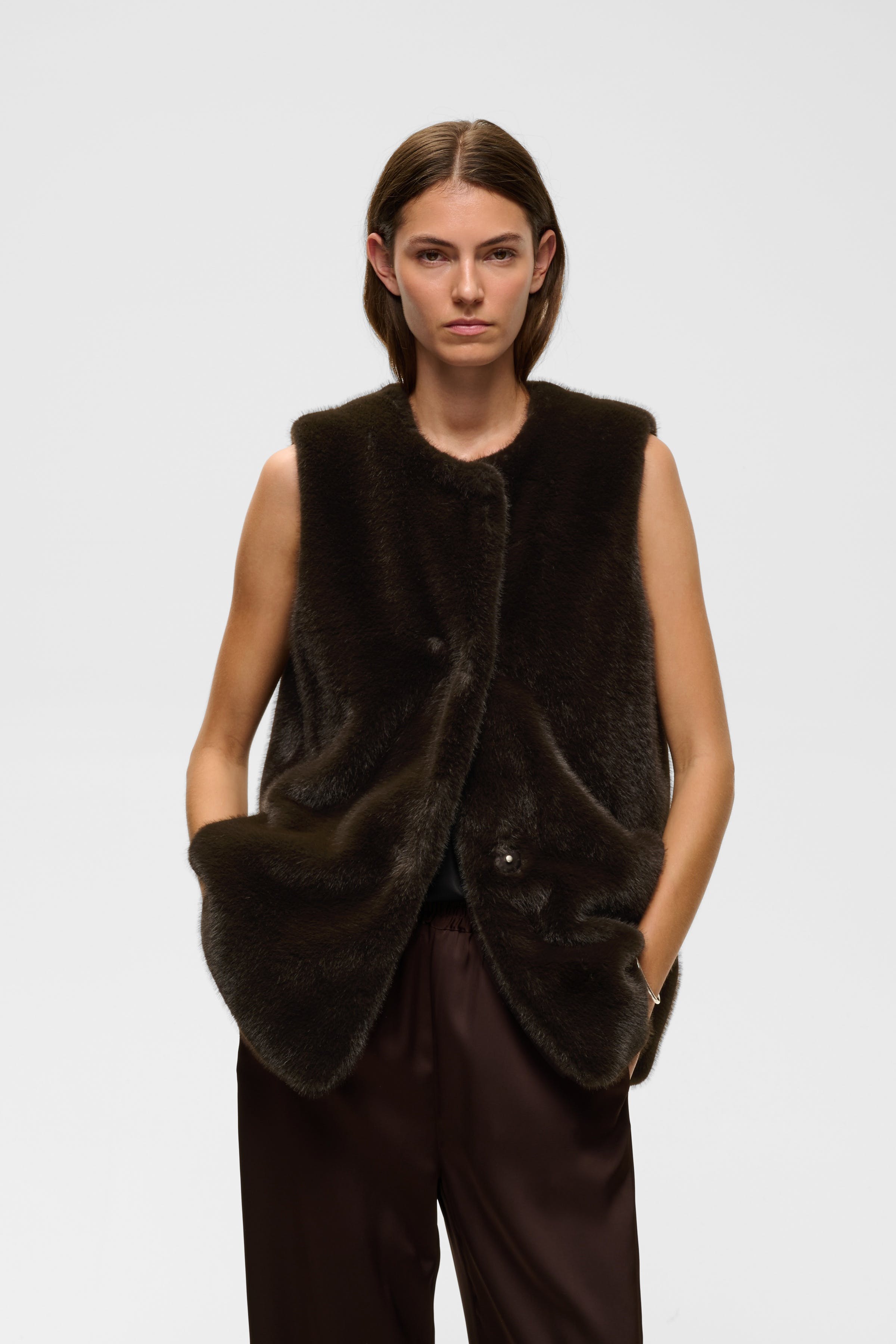 YASMINAHIW Weste LOOKBOOK FRONT 30112979-191109