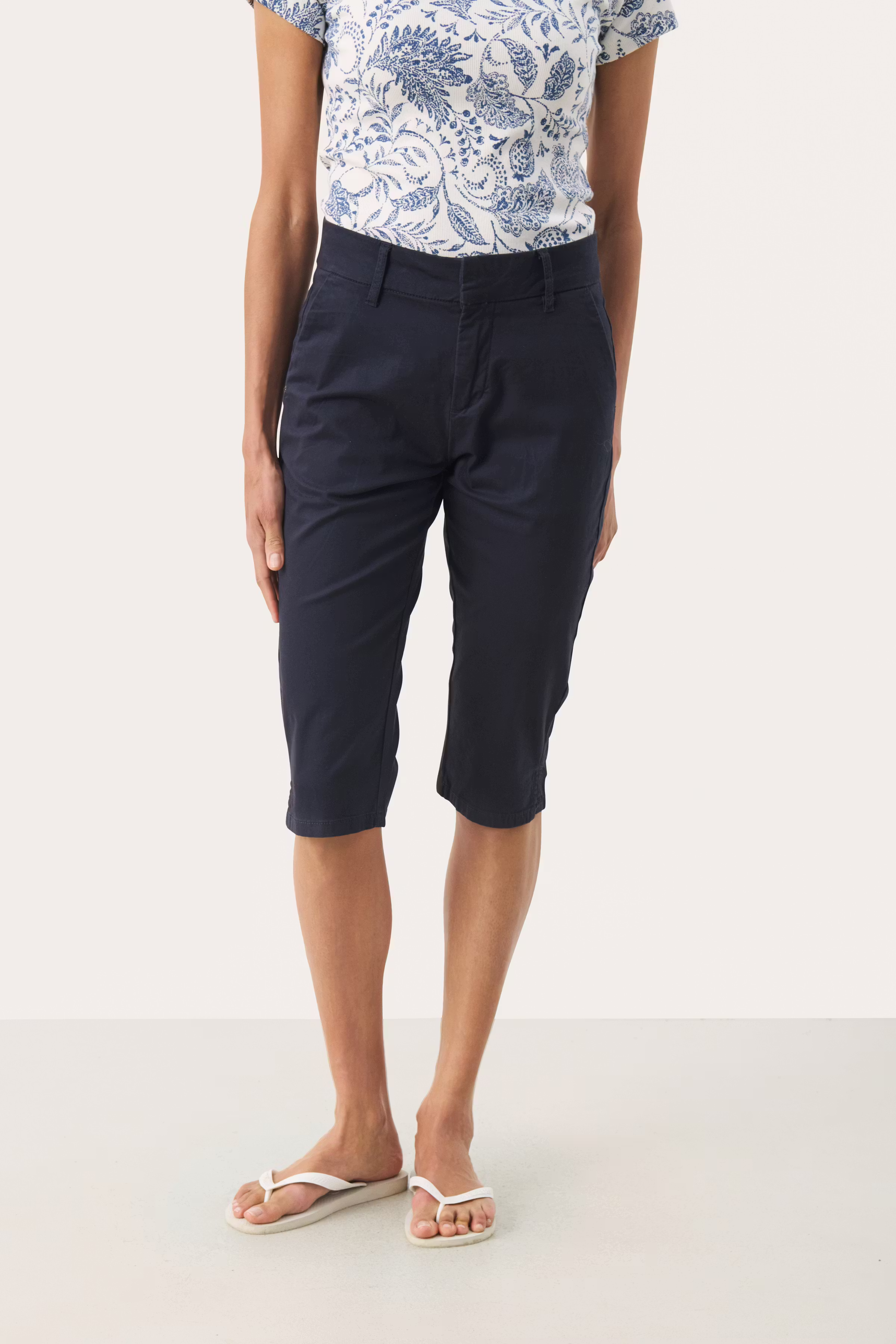 RenataPW Caprihose LOOKBOOK FRONT 30309607-194013