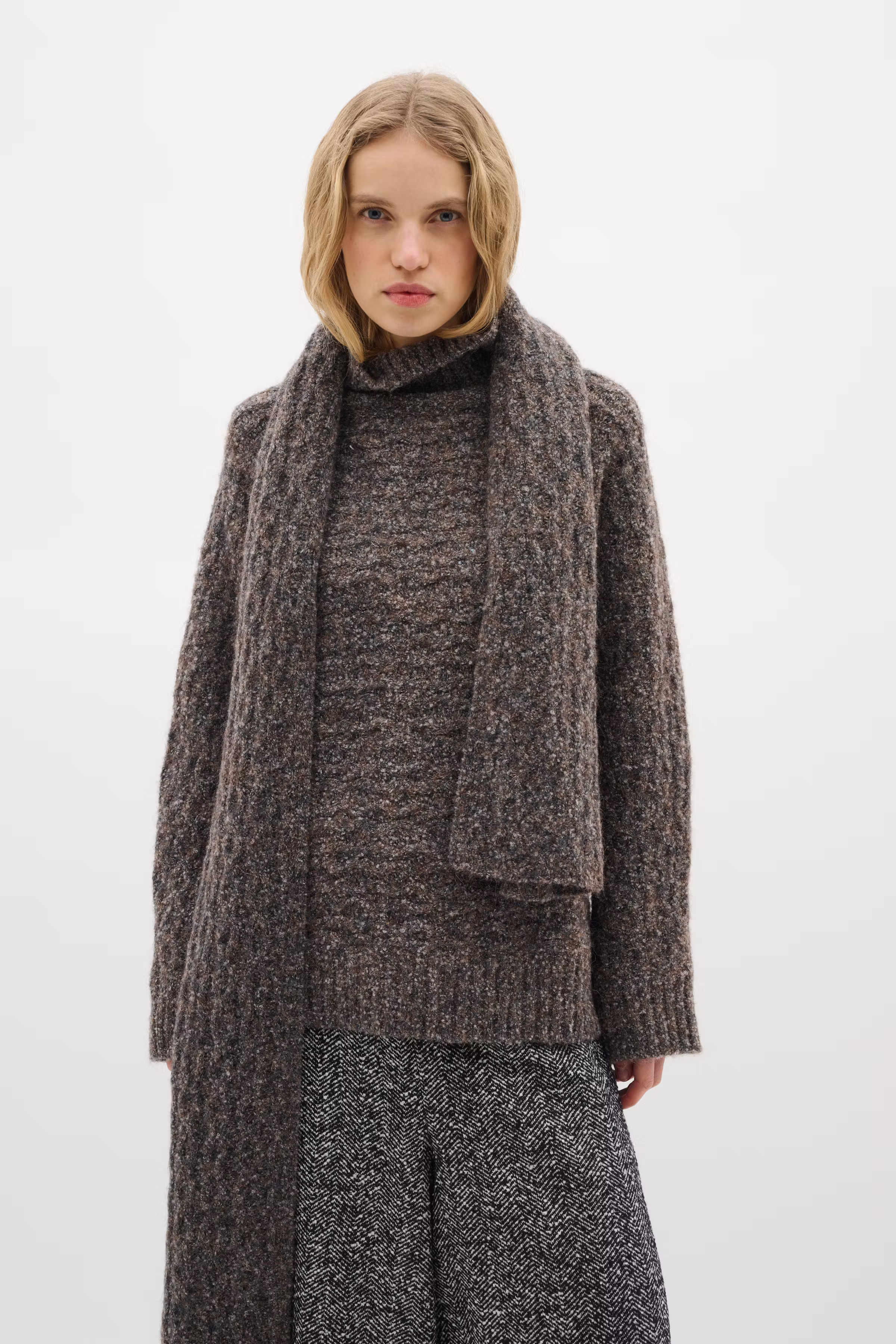 GraiaIW Turtleneck Pullover LOOKBOOK FRONT 30110925-1813041