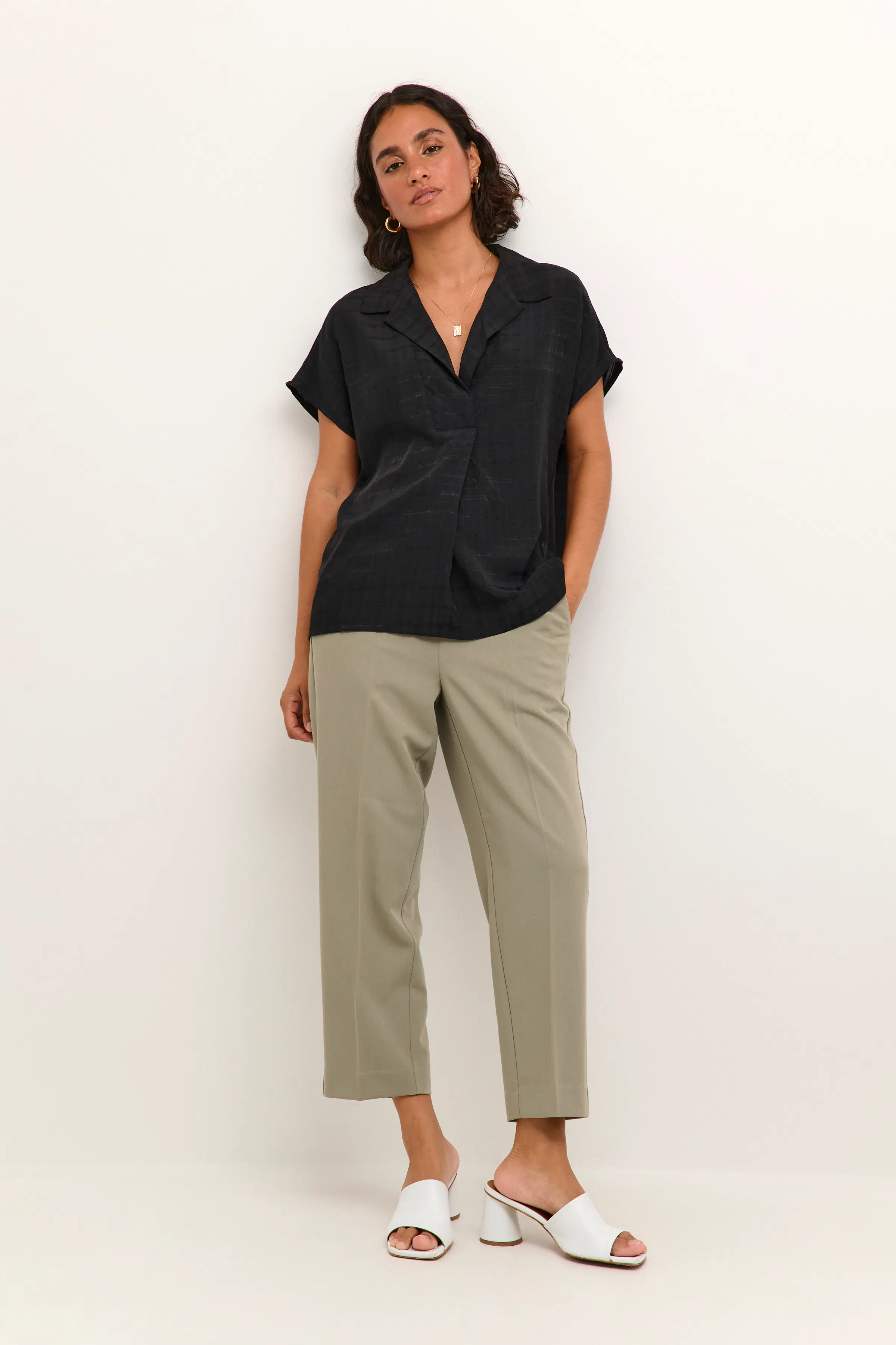 KAjuliane Bluse LOOKBOOK FRONT 10508638-100121