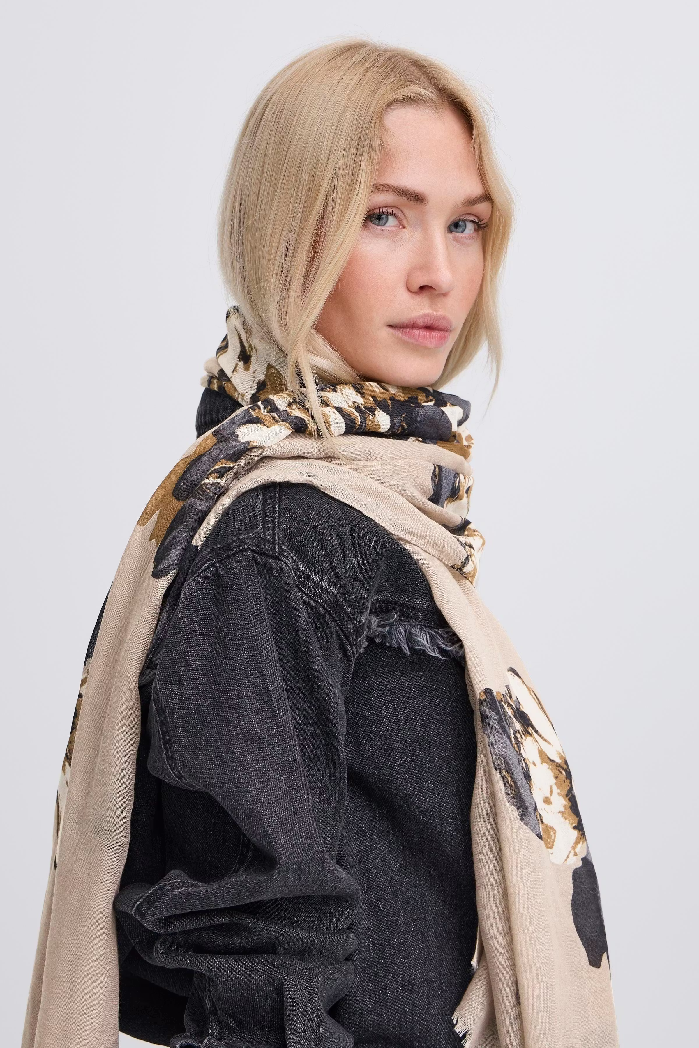 BYWALLAM Skjerf LOOKBOOK FRONT 20818275-900002191