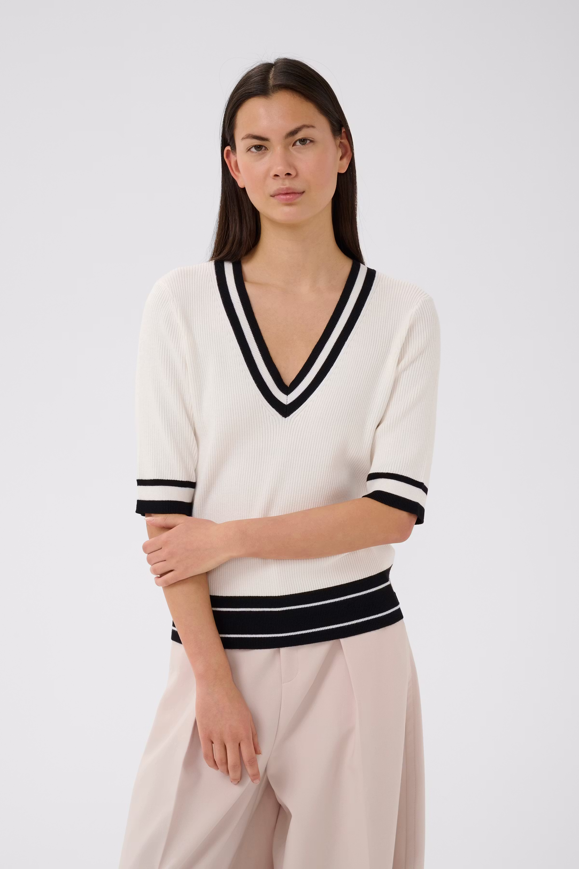 LeenahIW V-Neck Pullover LOOKBOOK FRONT 30110675-900009166