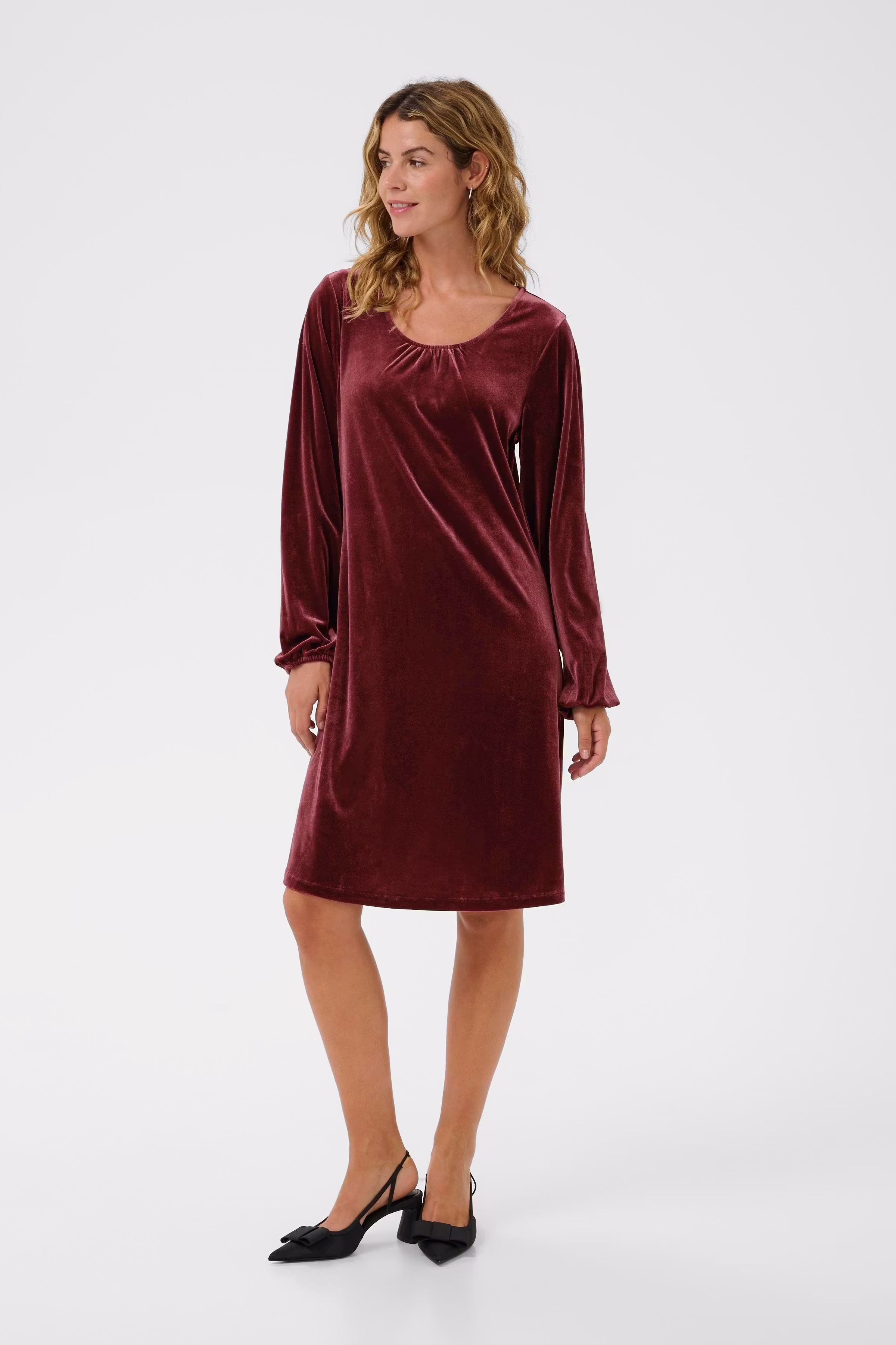 CRFrosty Velvet Dress LOOKBOOK FRONT 10614448-191522