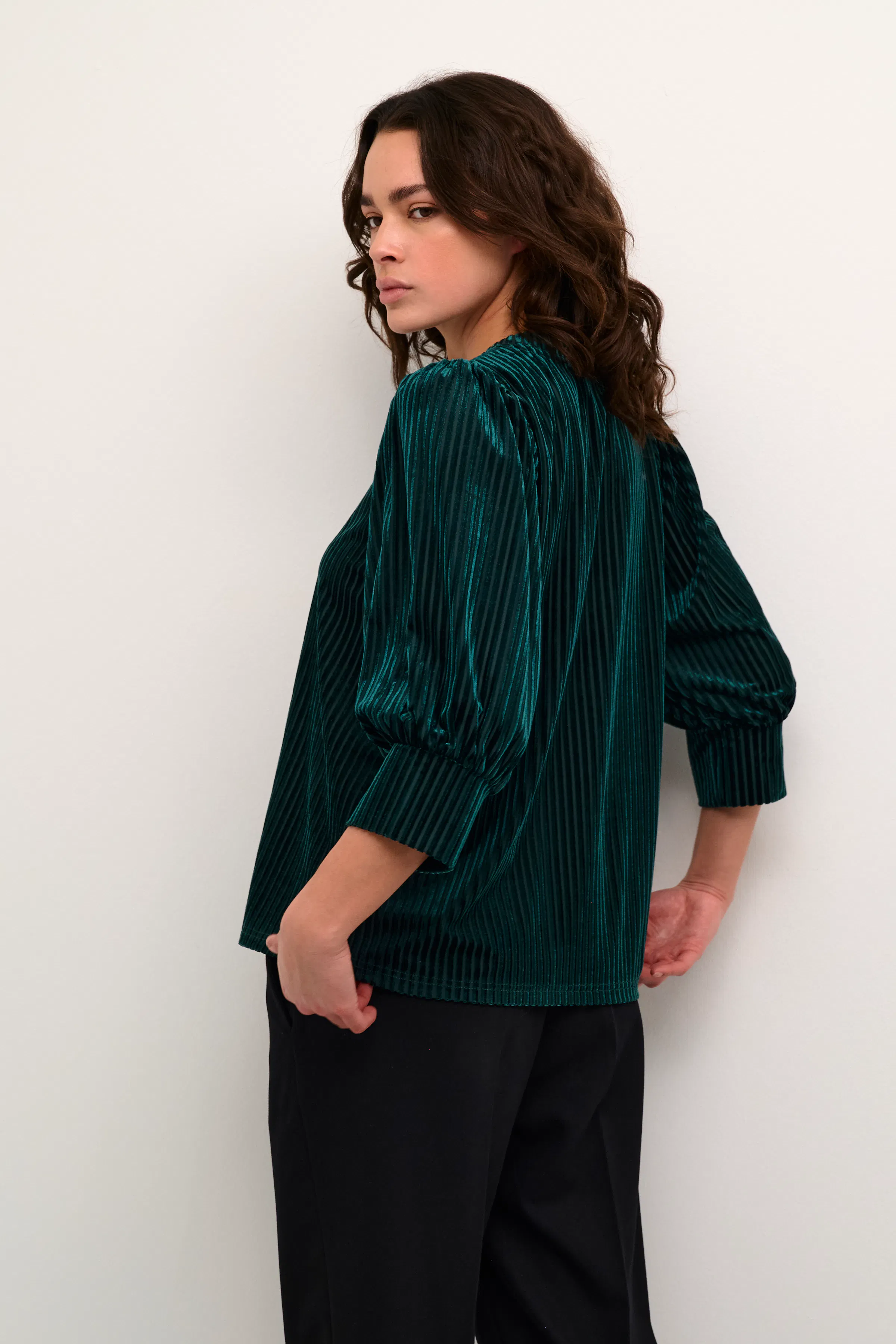 KAcaca Velourbluse LOOKBOOK BACK 10503887-106796