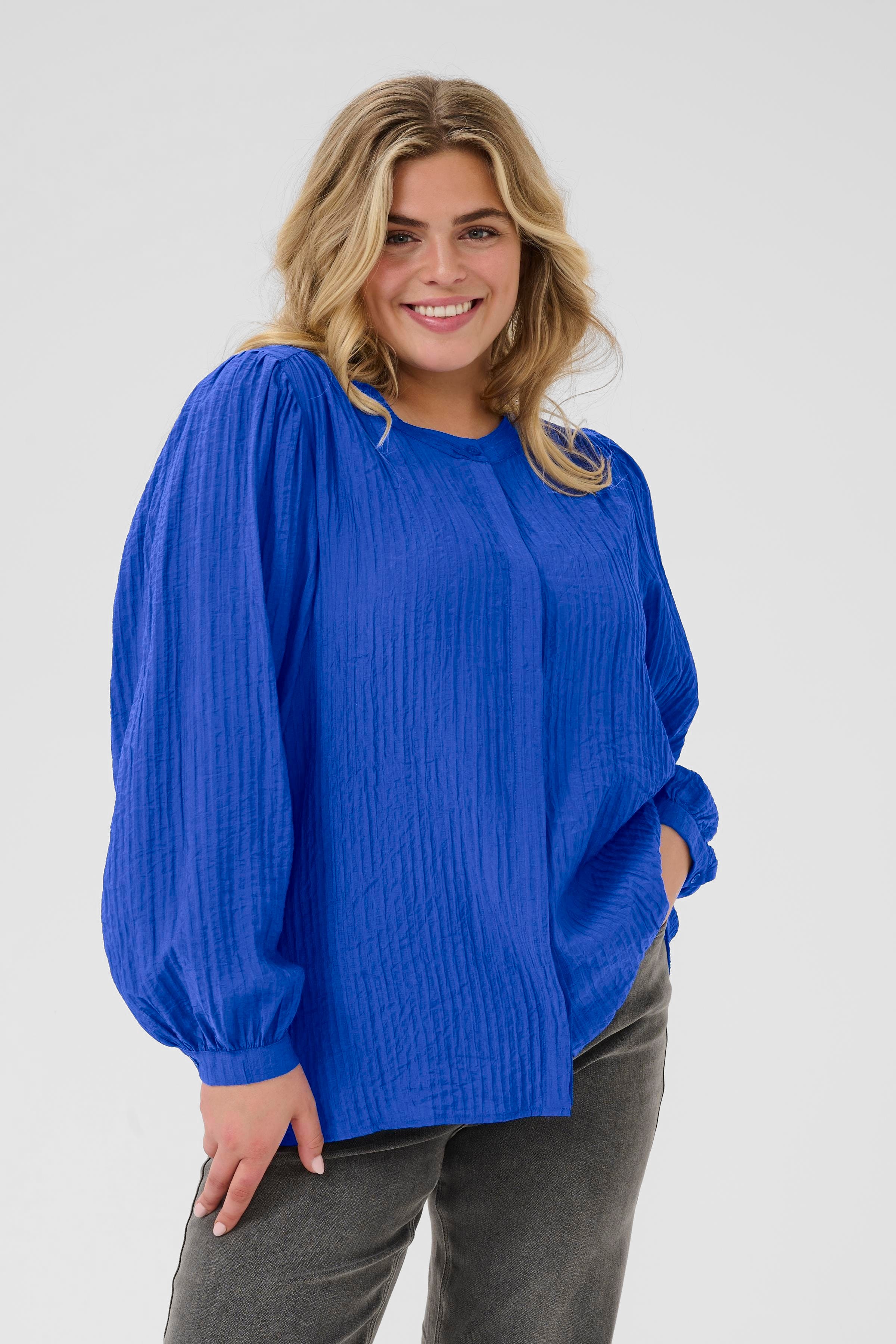 KClisana Shirt LOOKBOOK FRONT 10583438-193952