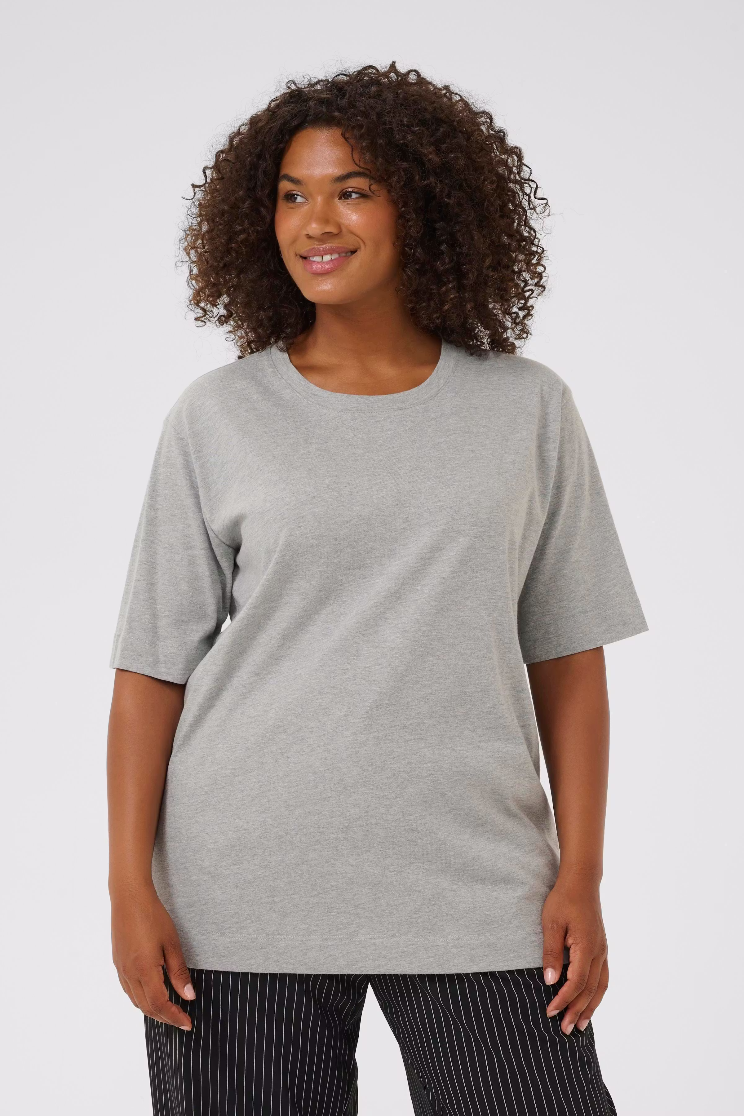 KCmina T-shirt LOOKBOOK FRONT 10583008-100123