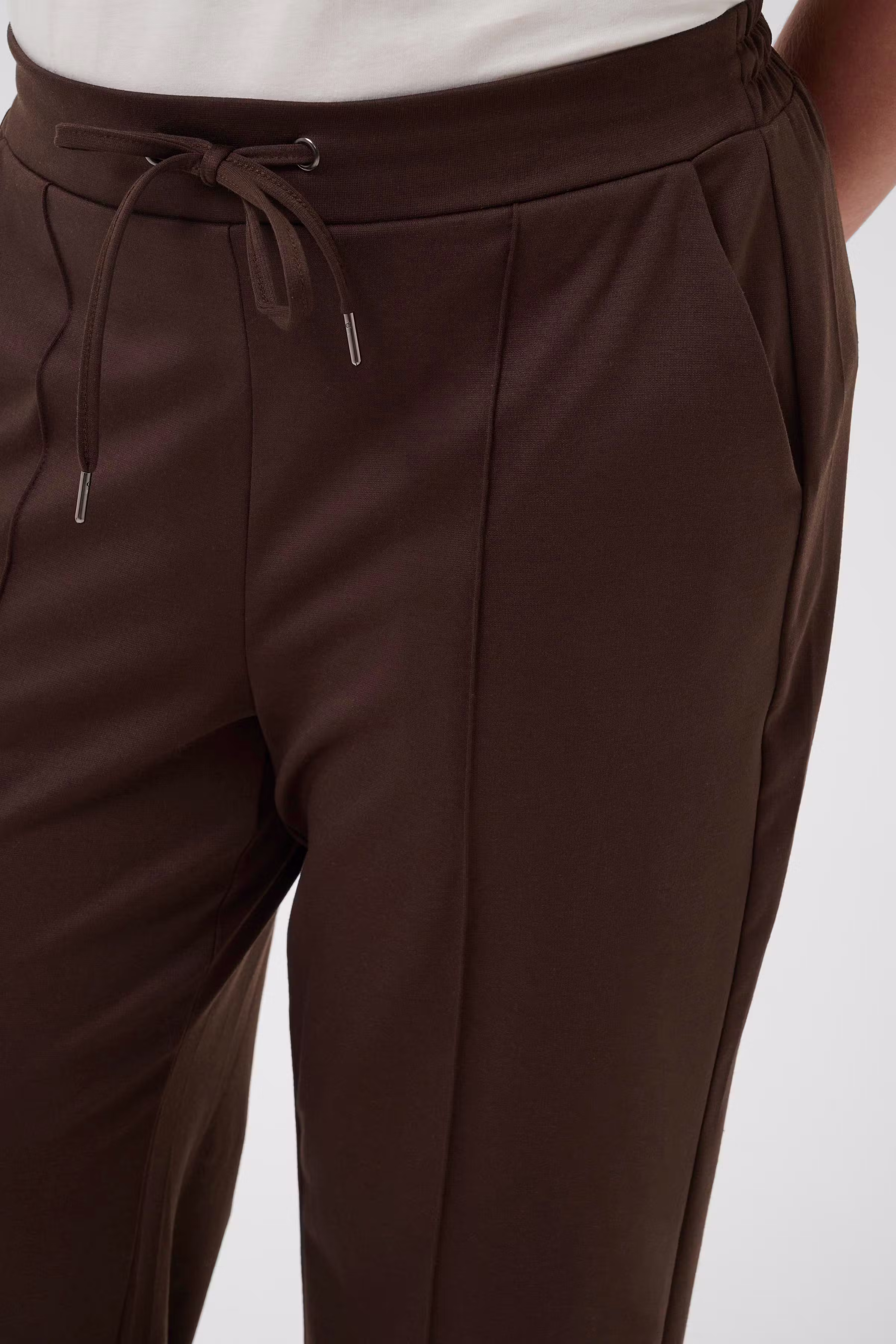 KCjenna Straight Hose LOOKBOOK DETAIL 10582248-190915