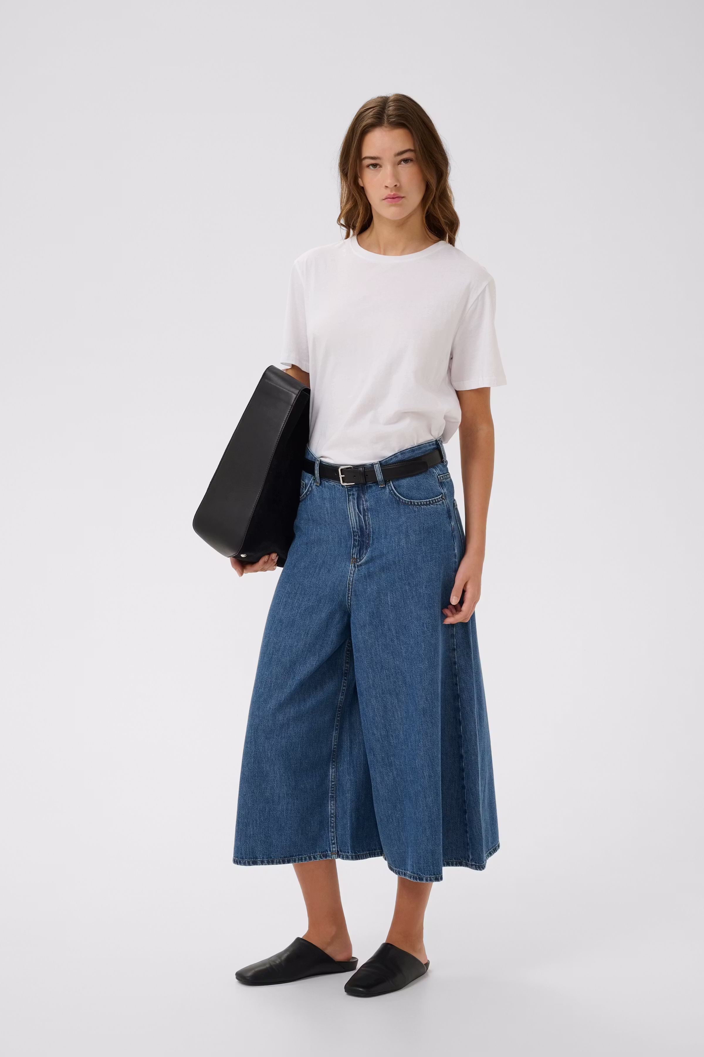 BenovaIW Jeans LOOKBOOK FRONT 30111209-300325