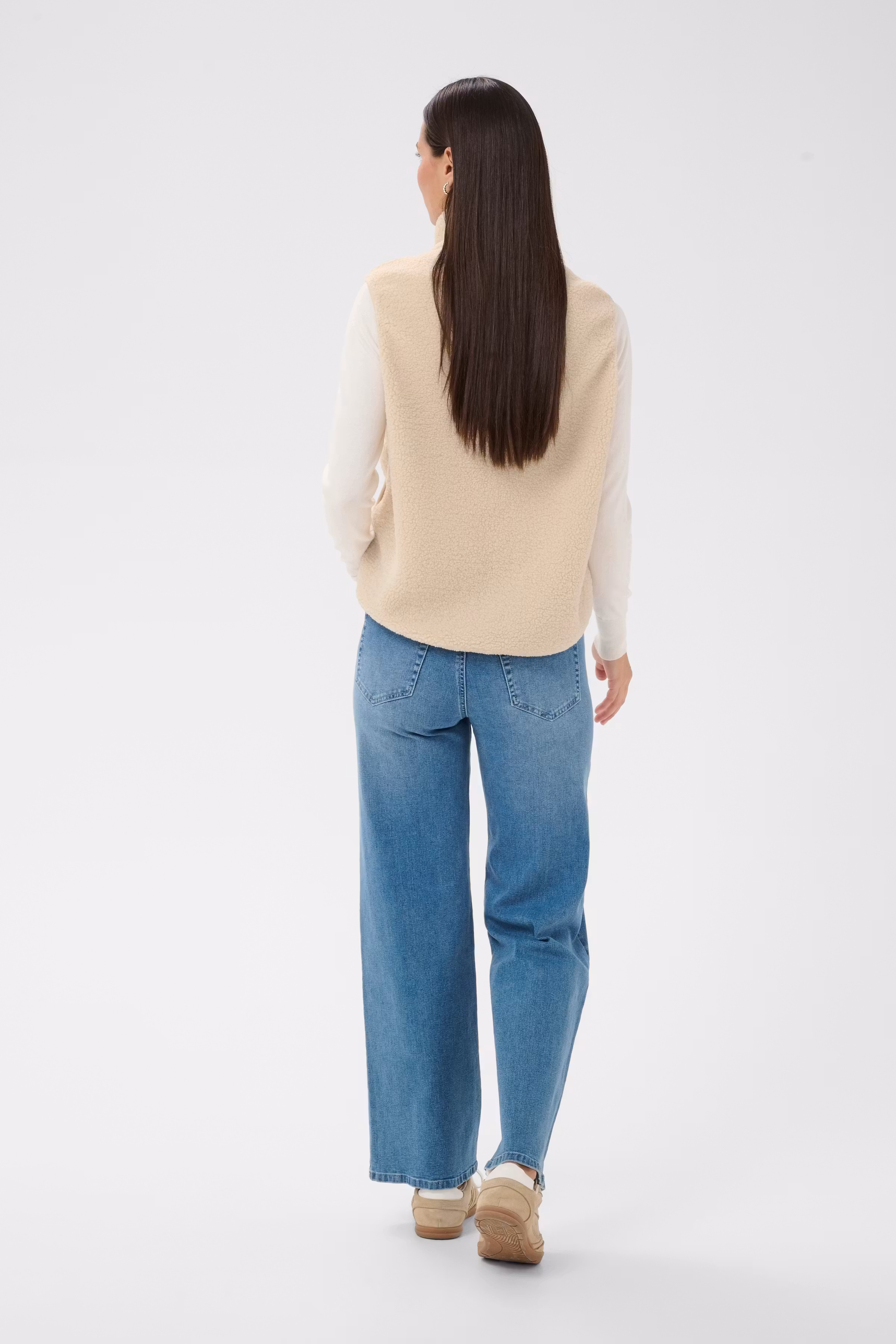 KAally Vest LOOKBOOK BACK 10512029-120601
