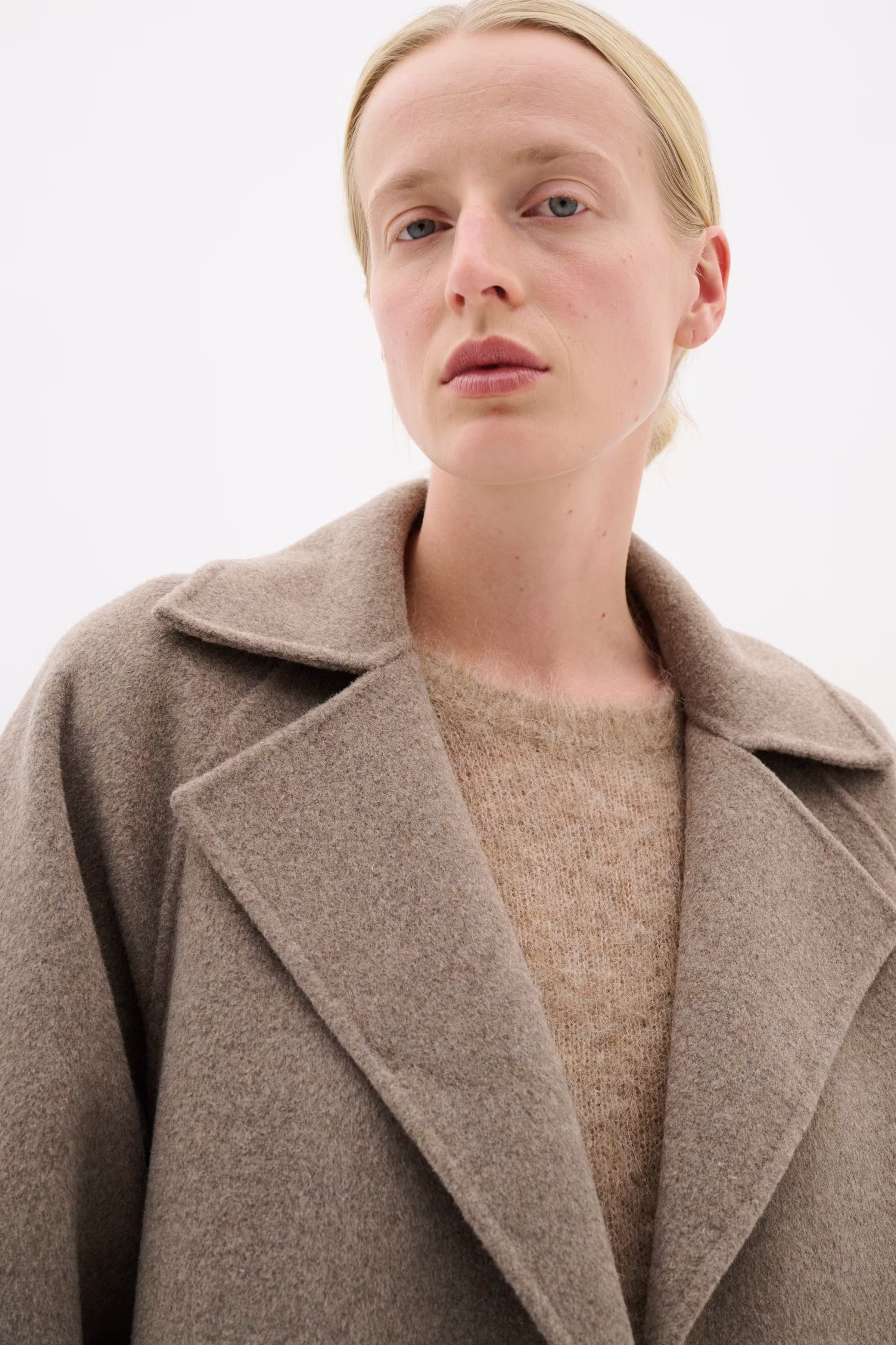 YillaIW Coat LOOKBOOK DETAIL 30110608-1813041