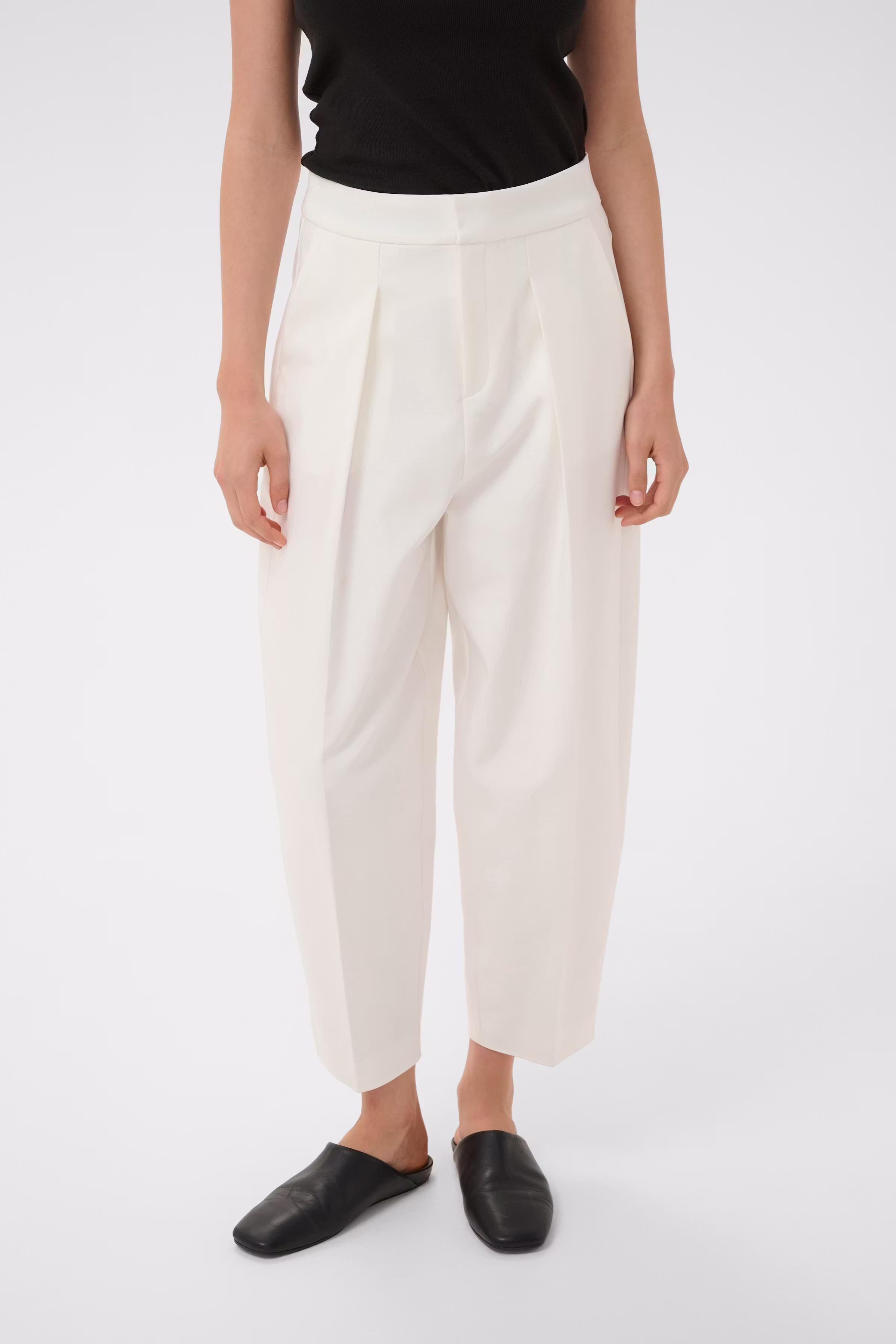 ZellaIW Barrel Trousers LOOKBOOK FRONT 30107207-110701
