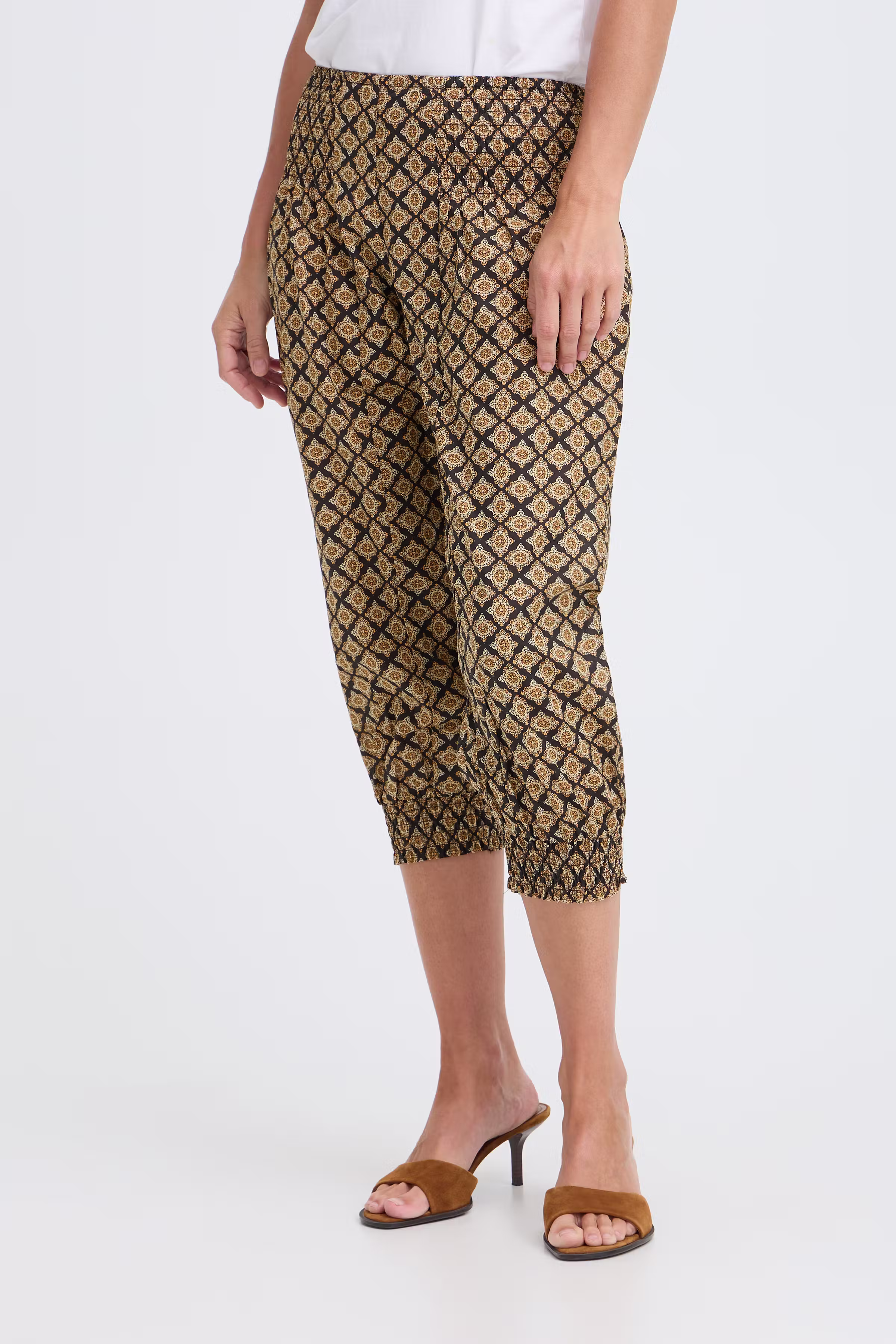 PZJILL Wide Capri Broek LOOKBOOK FRONT 50200339-204511