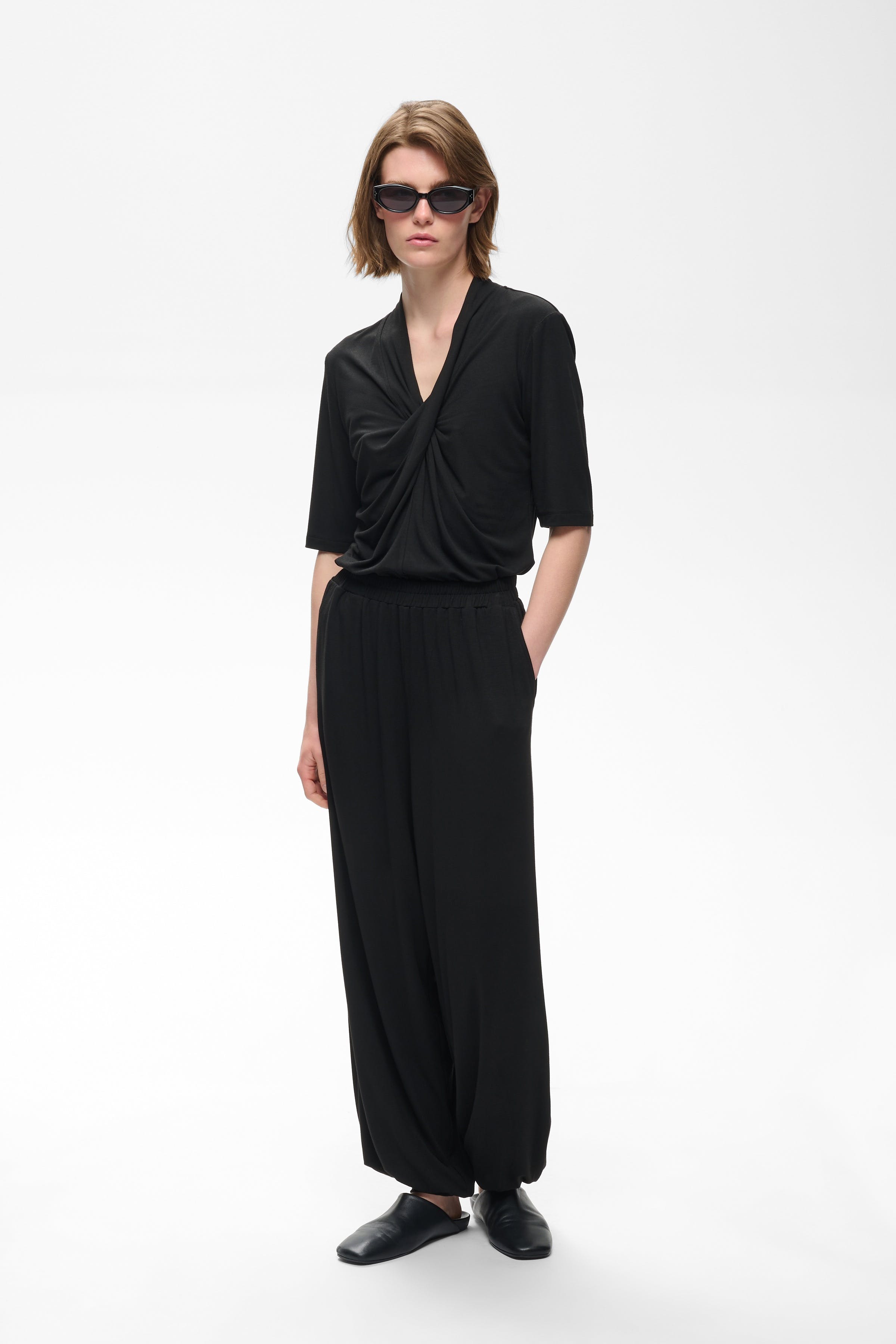 TalishaIW Hose LOOKBOOK FRONT 30111321-194008