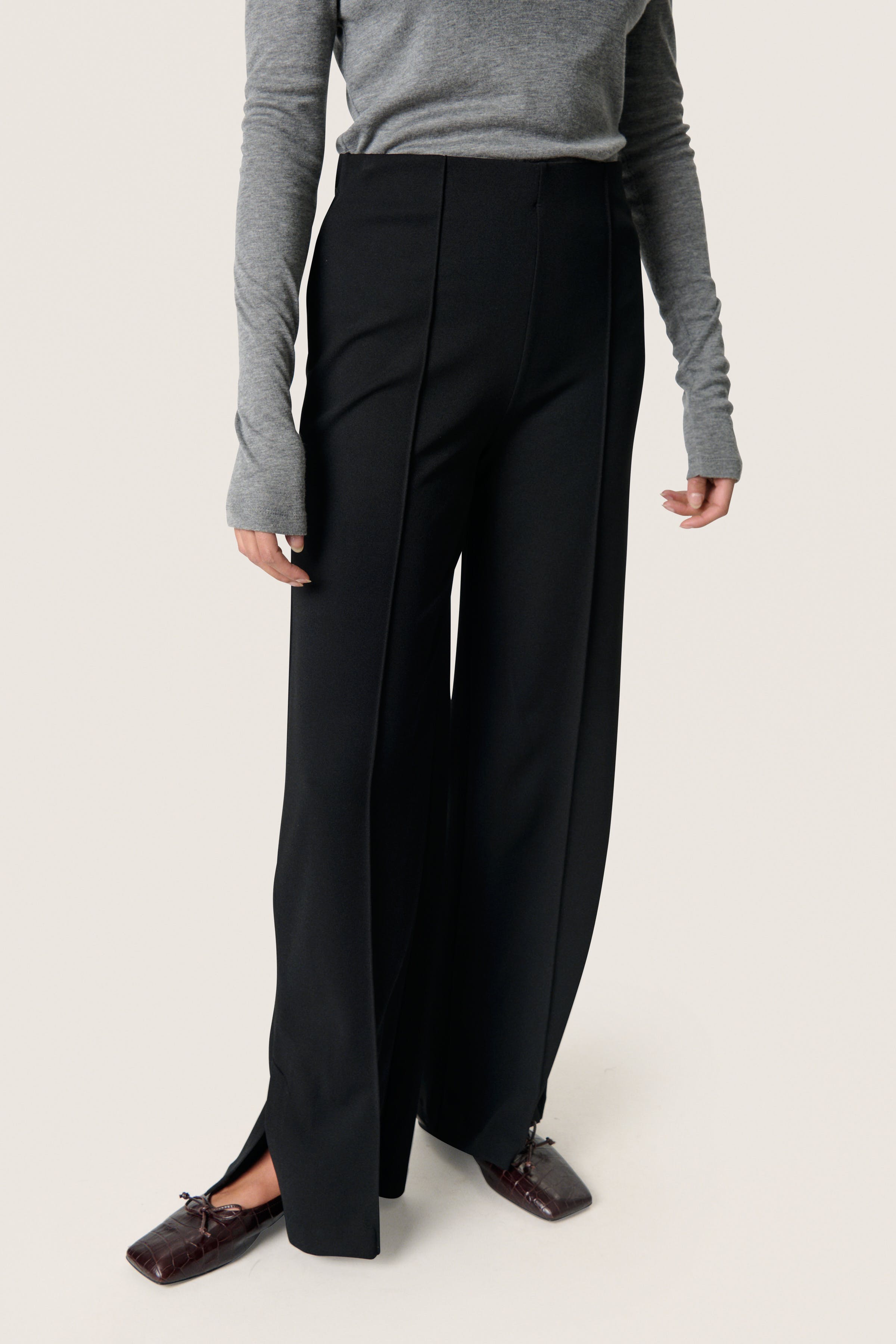 SLBea Trousers LOOKBOOK FRONT 30407618-194008