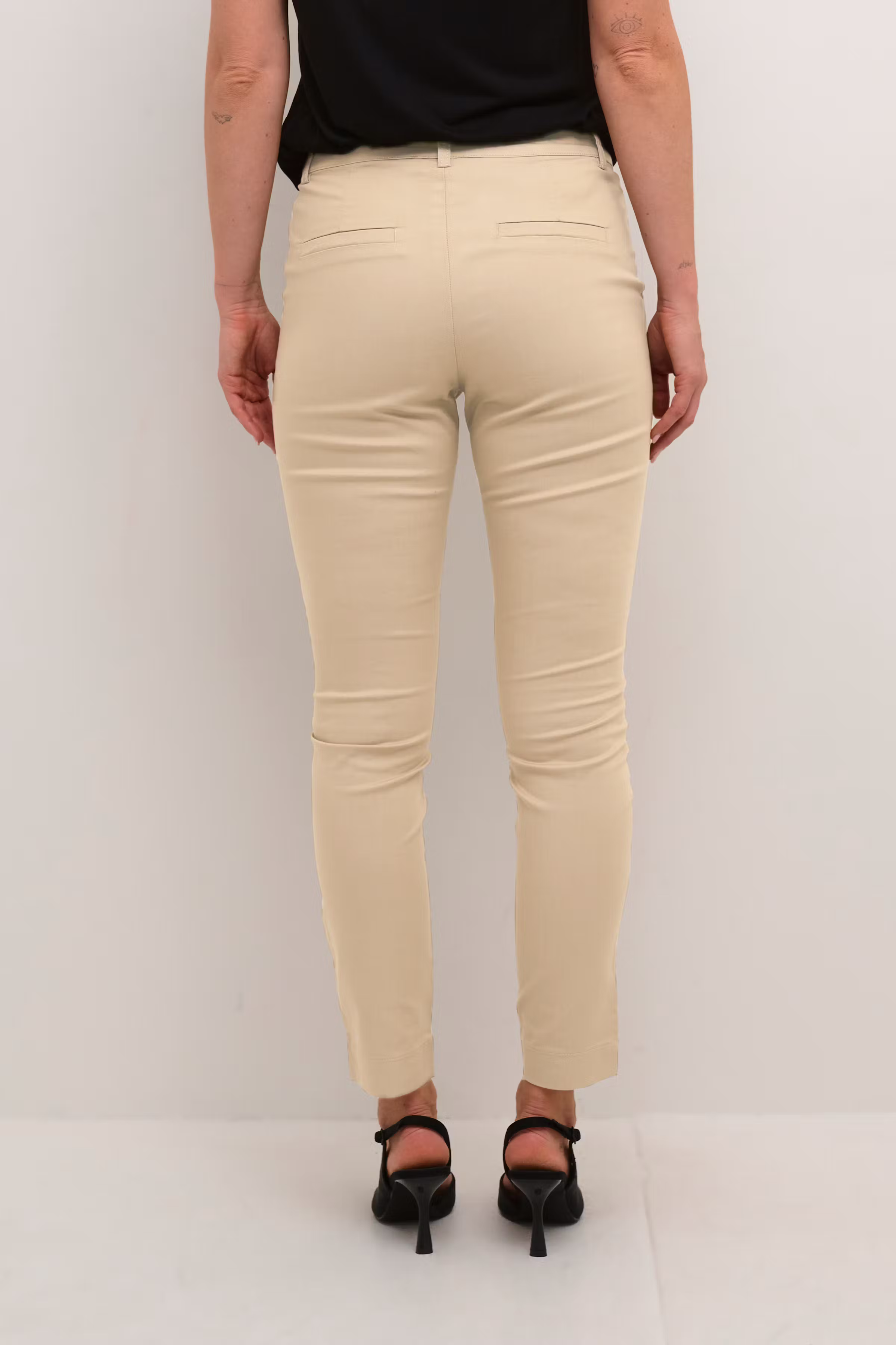 KAlea Bukser LOOKBOOK BACK 10505191-101239