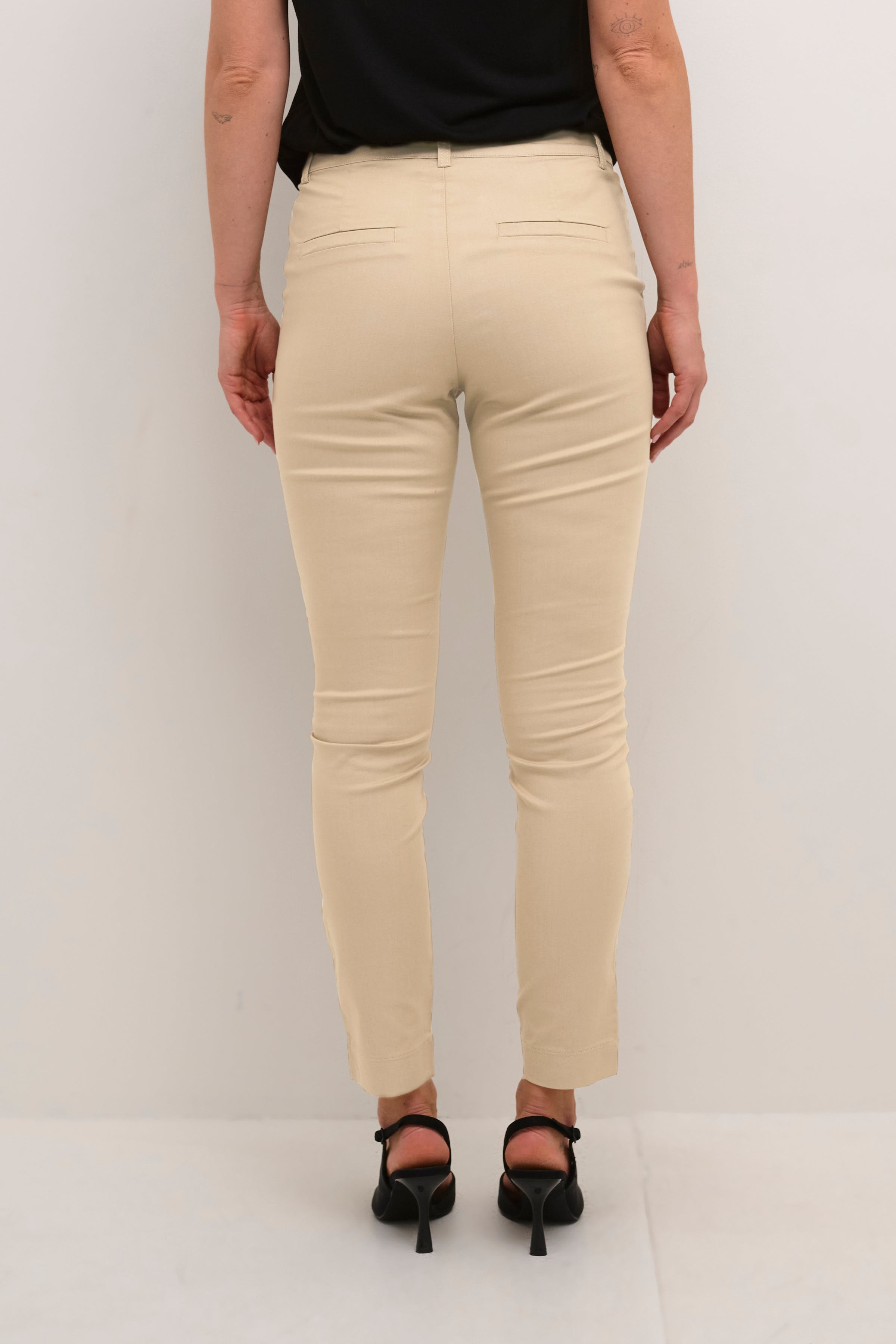 KAlea Bukser LOOKBOOK BACK 10505191-101239