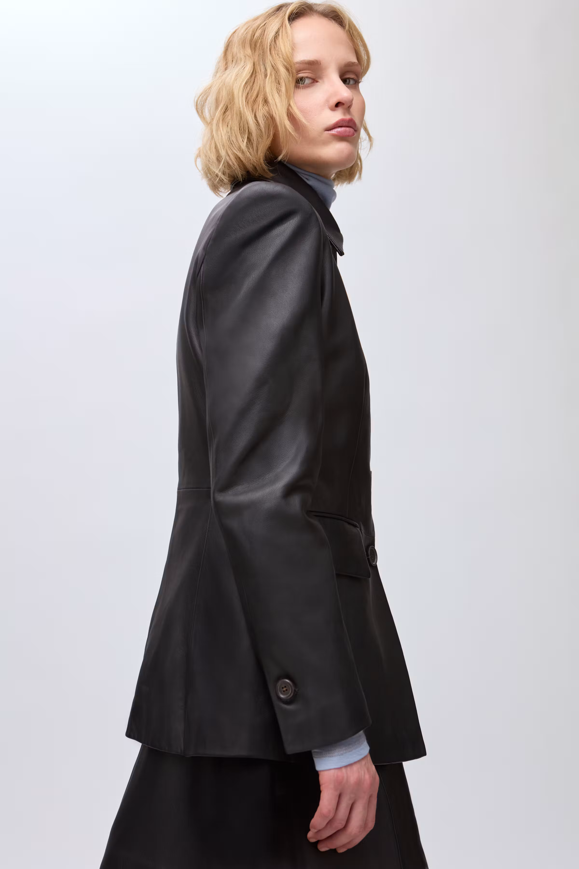 IOLiza Ytterplagg LOOKBOOK FRONT 30600111-BK999
