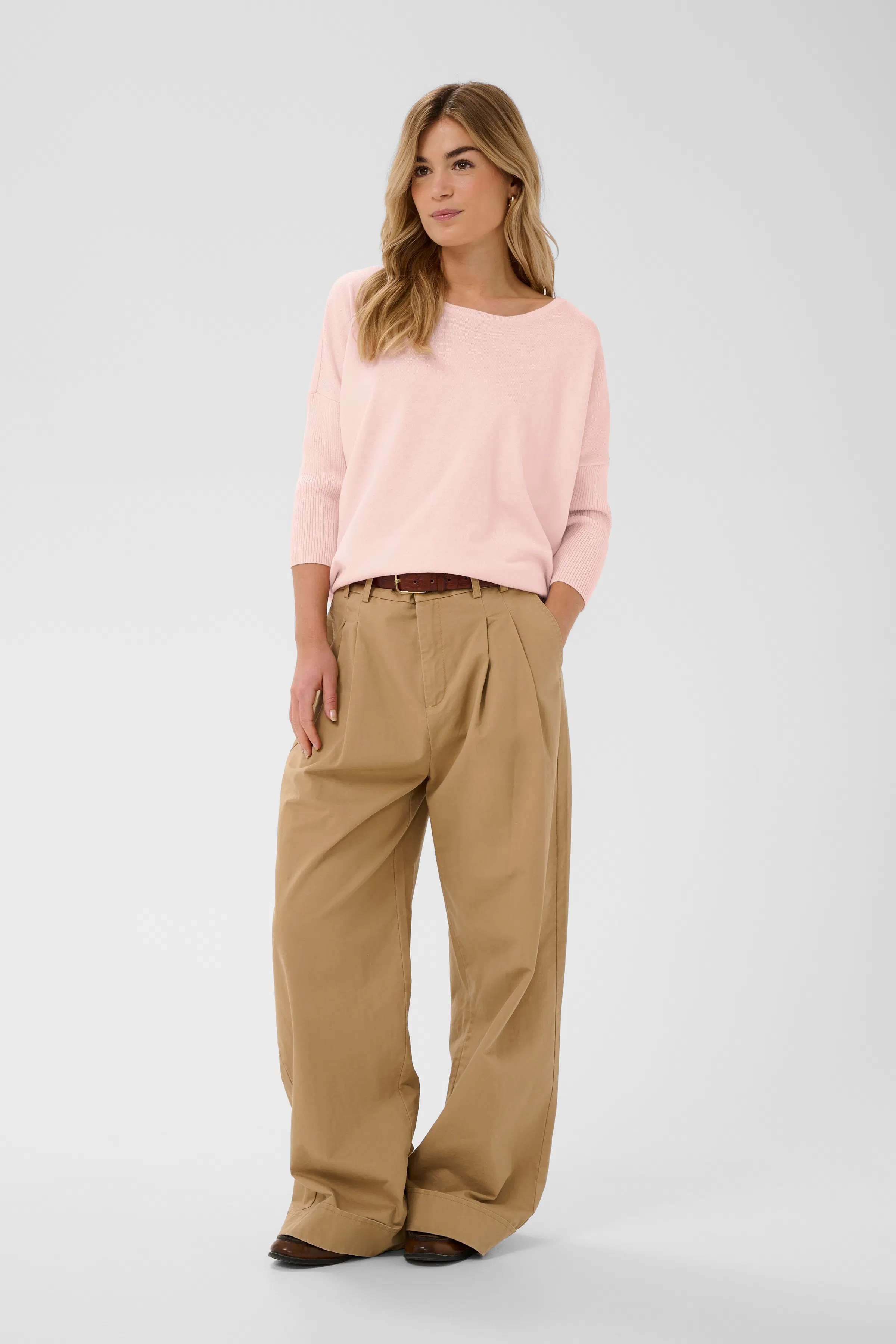 MilaSZ R-Neck Pullover LOOKBOOK FRONT 30500003-131904