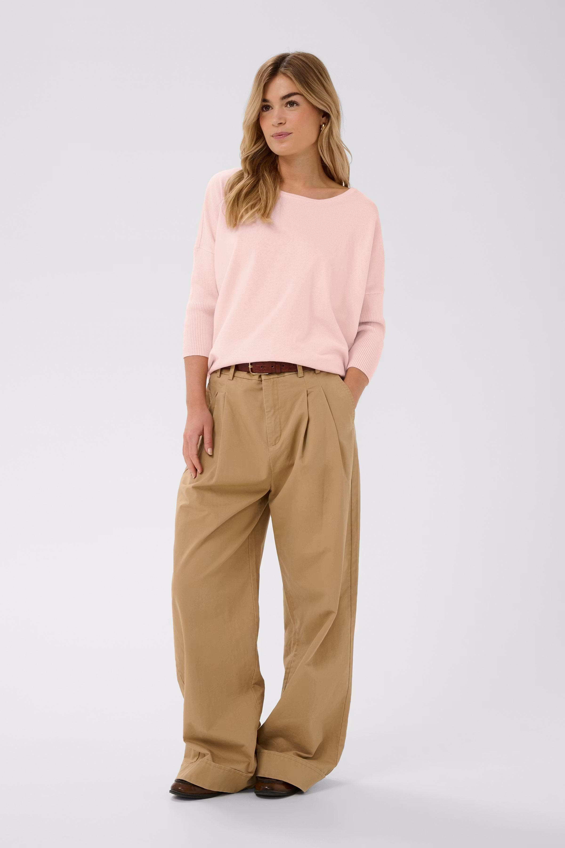 MilaSZ R-Neck Pullover LOOKBOOK FRONT 30500003-131904