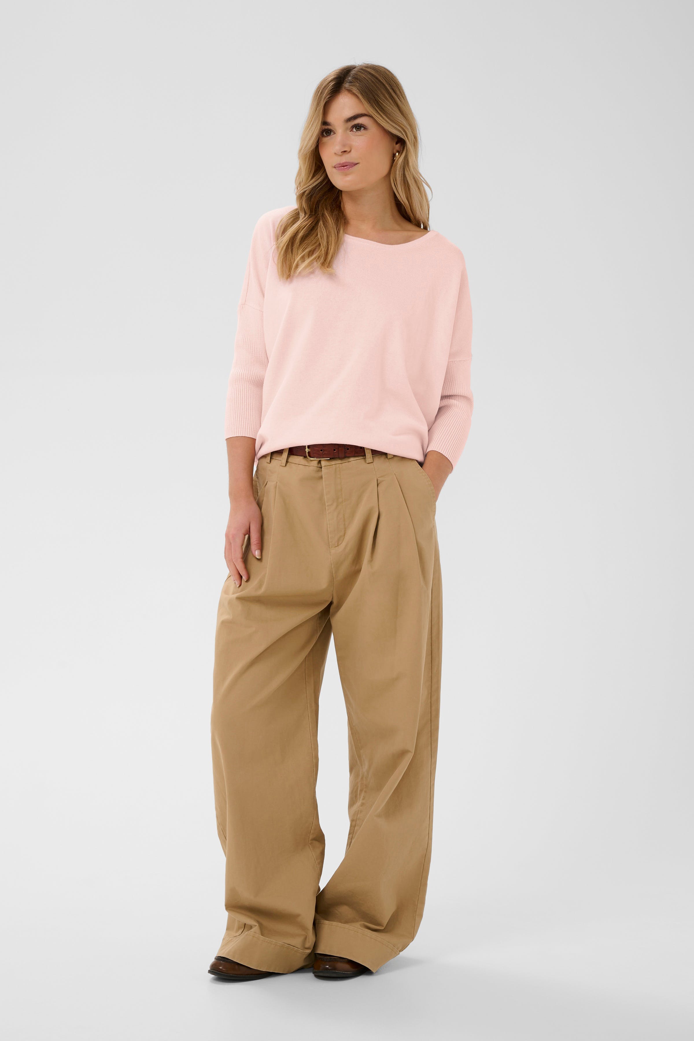 MilaSZ R-Neck Pullover LOOKBOOK FRONT 30500003-131904