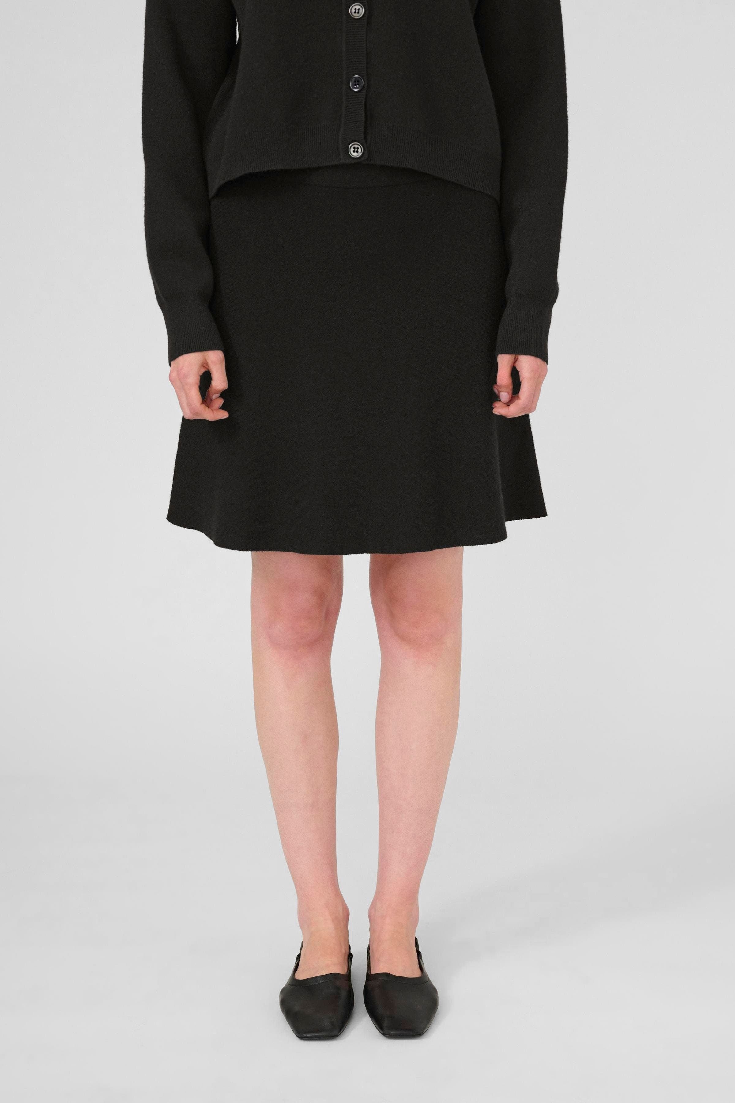 DoddieKB Skirt LOOKBOOK FRONT 10104723-194008
