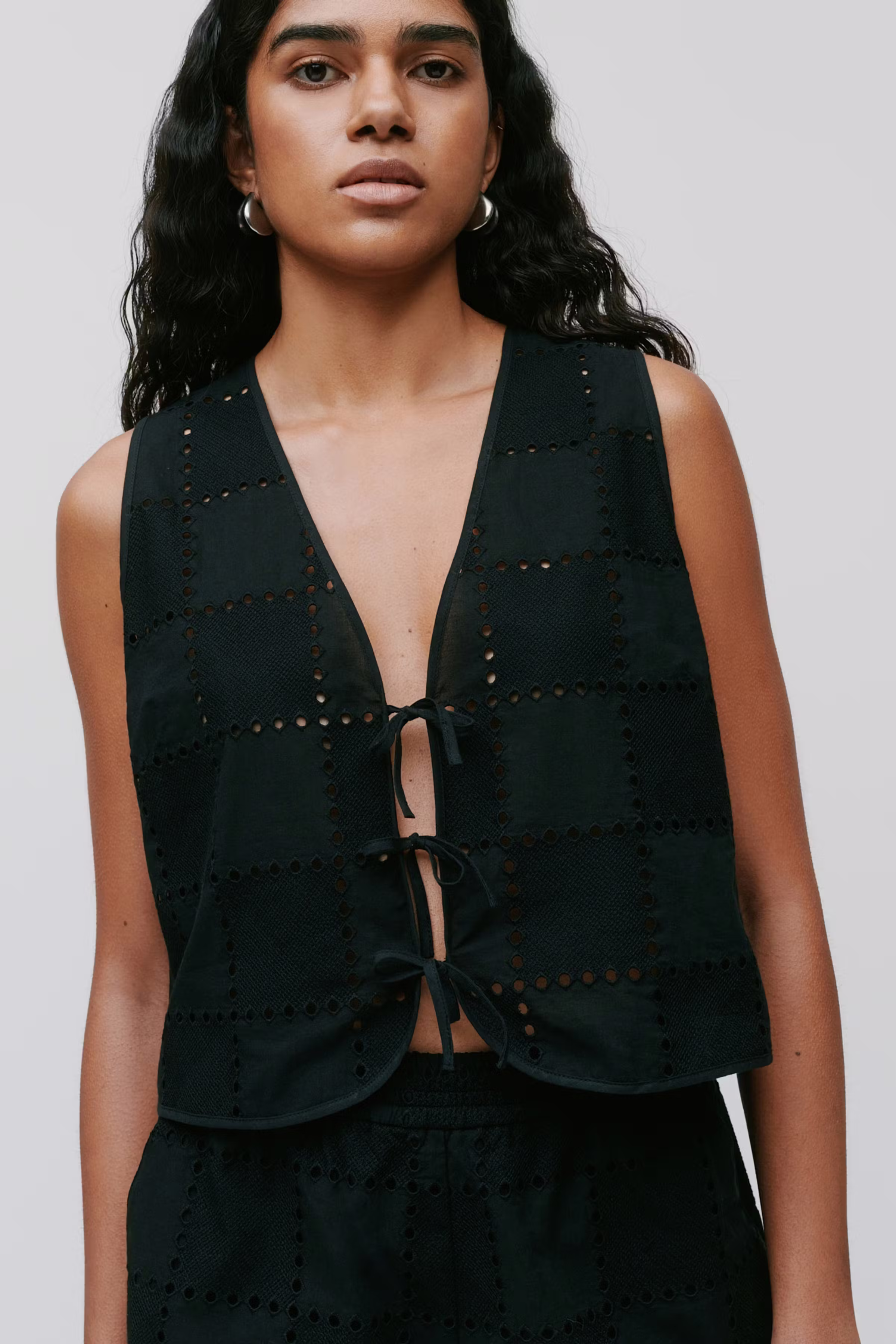 TALA Waistcoat LOOKBOOK FRONT 30600484-BK999