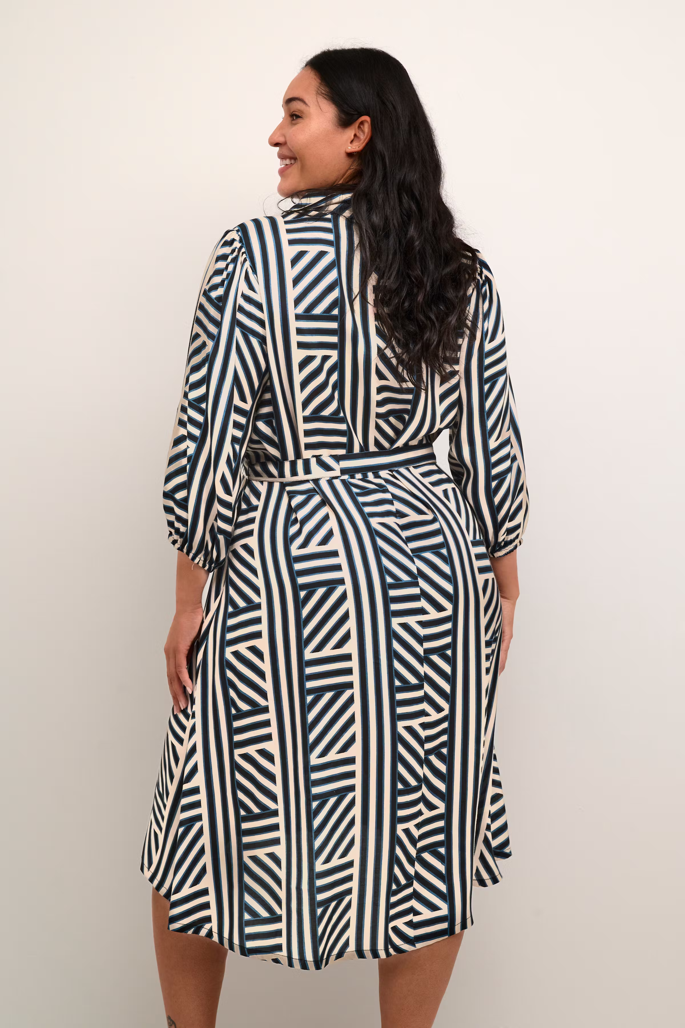 KCfia Kleid LOOKBOOK BACK 10582073-105356